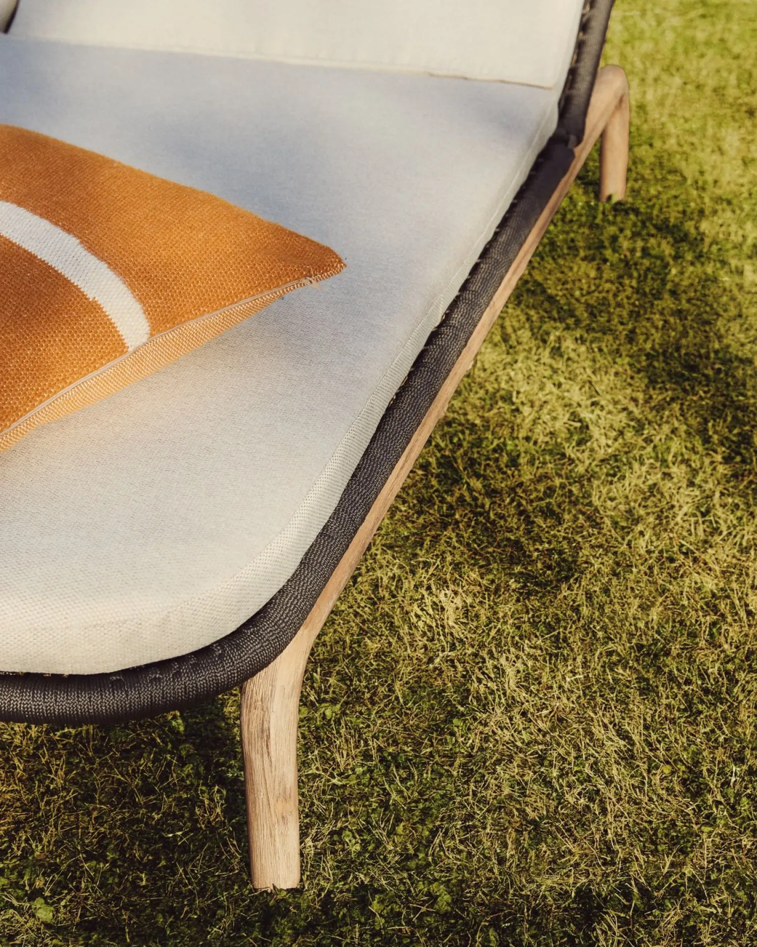 Tuinstoelen-Kave Home Alipa Outdoor Ligstoel Antraciet
