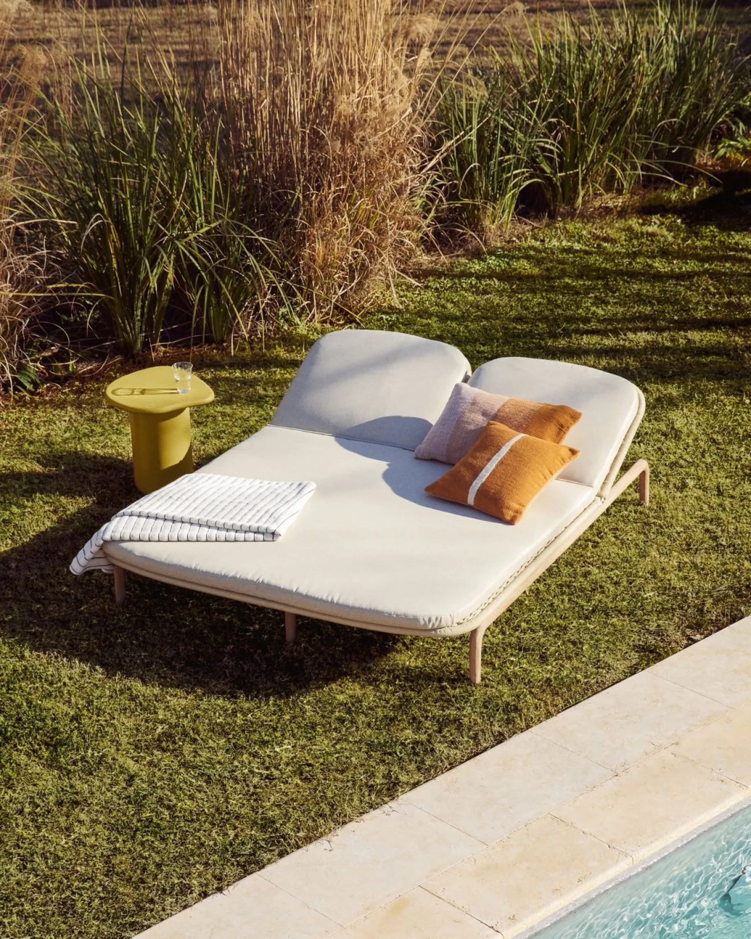 Tuinstoelen-Kave Home Alipa 2-persoons Ligstoel Ecru