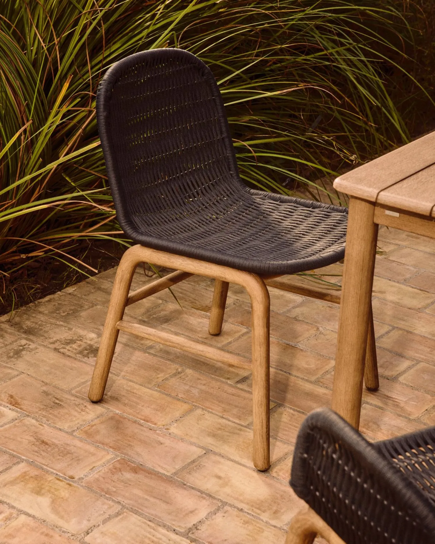 Tuinstoelen-Kave Home Alipa Tuinstoel Antraciet