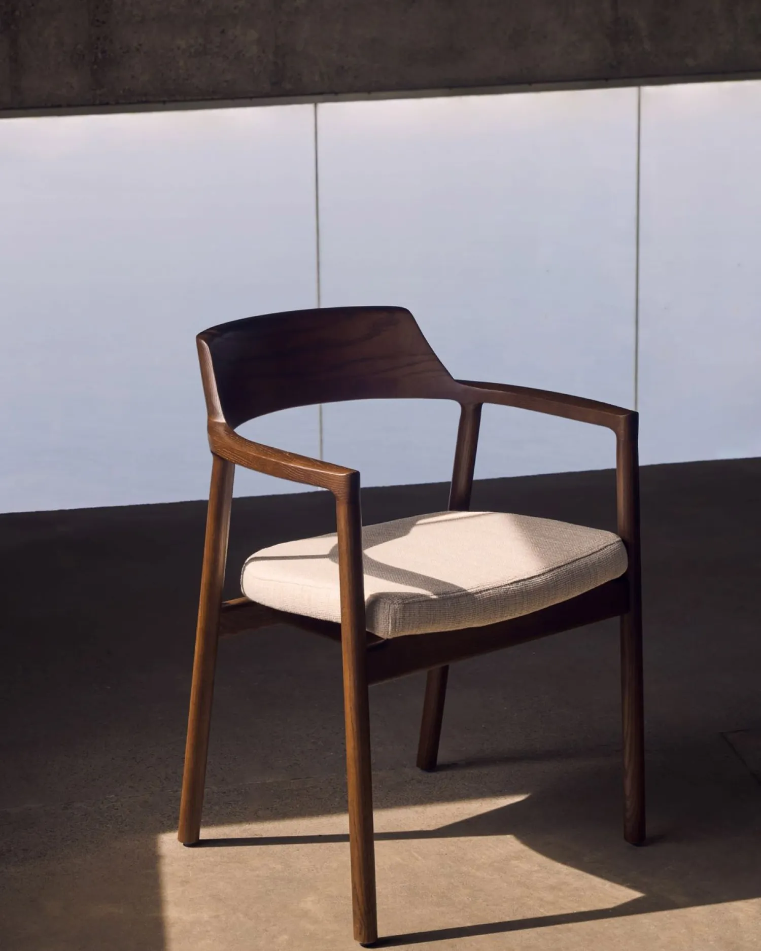 Tuinstoelen|Eetkamerstoelen Met Armleuning-Kave Home Alocs Eetkamerstoel Beige, Walnoot