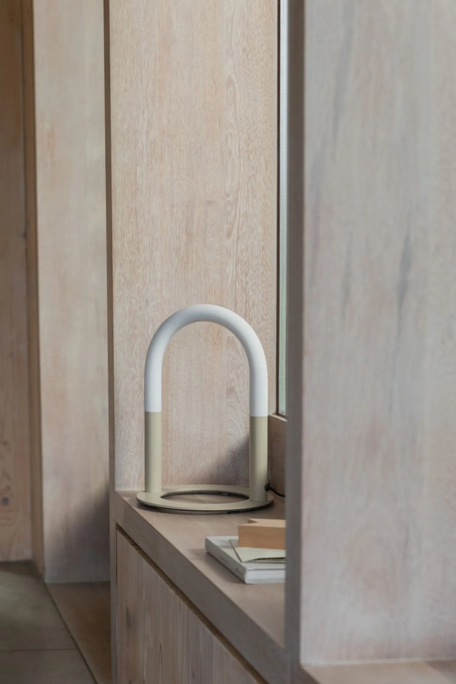 Moderne Tafellampen|Tafellampen-Zuiver Arch Tafellamp Beige