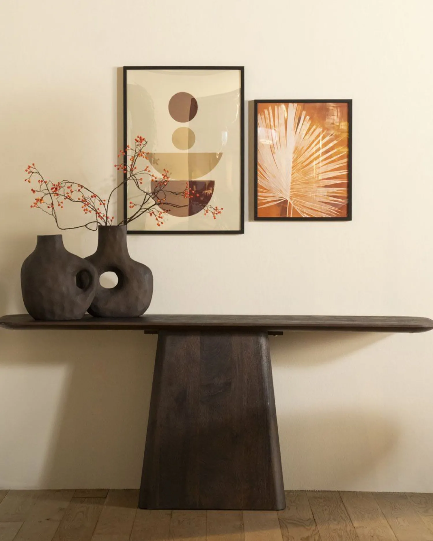 Dressoirs-Eleonora Aron Wandtafel Bruin