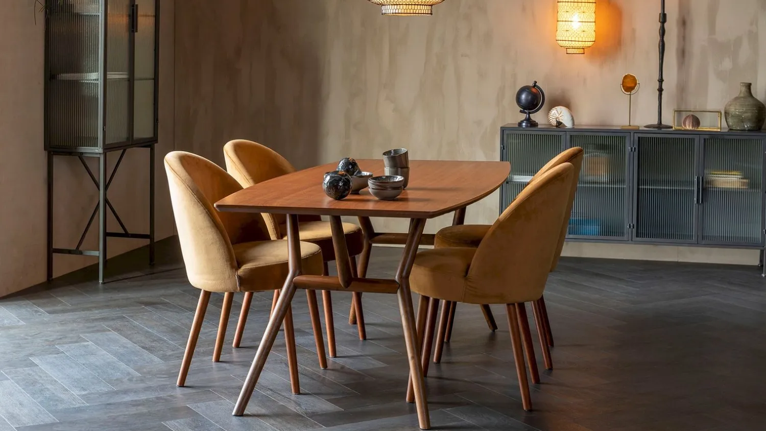 Kuipstoelen|Eetkamerstoelen Zonder Armleuning-Dutchbone Barbara Eetkamerstoel Camel
