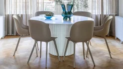 Design Stoelen|Kuipstoelen-GUBI Beetle Eetkamerstoel Light Bouclé