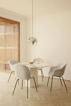 Design Stoelen|Kuipstoelen-GUBI Beetle Eetkamerstoel Light Bouclé