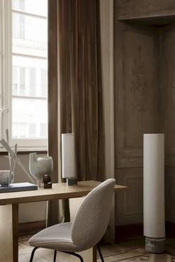 Design Stoelen|Kuipstoelen-GUBI Beetle Eetkamerstoel Light Bouclé