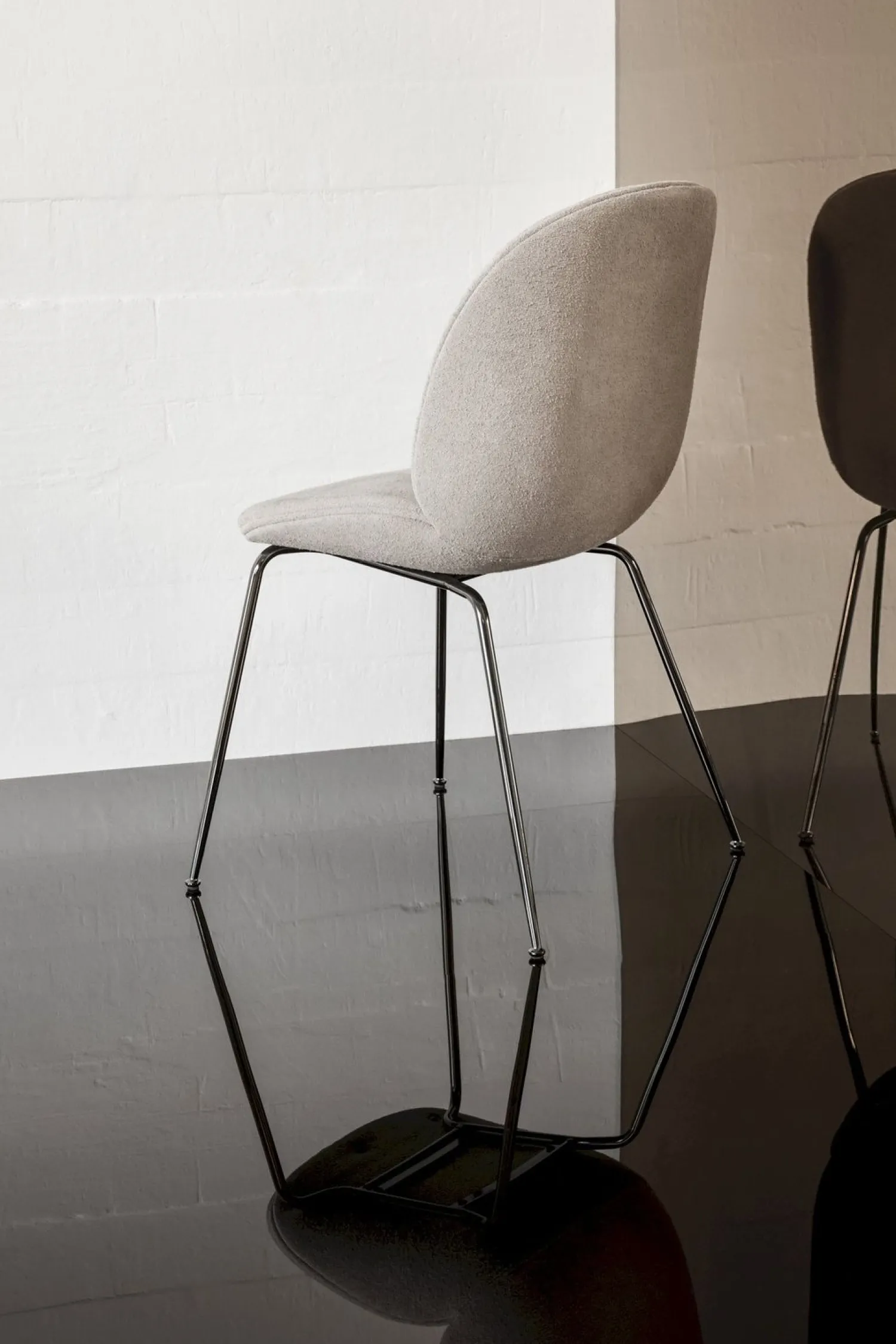 Design Stoelen|Kuipstoelen-GUBI Beetle Eetkamerstoel Light Bouclé