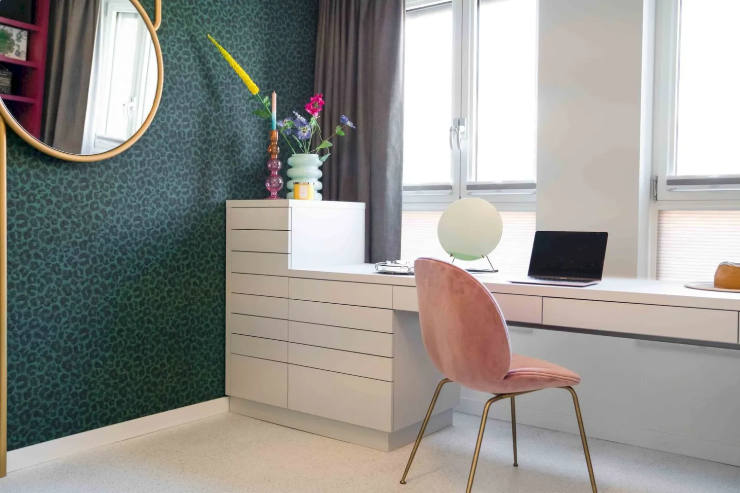 Design Stoelen|Kuipstoelen-GUBI Beetle Eetkamerstoel Light Bouclé
