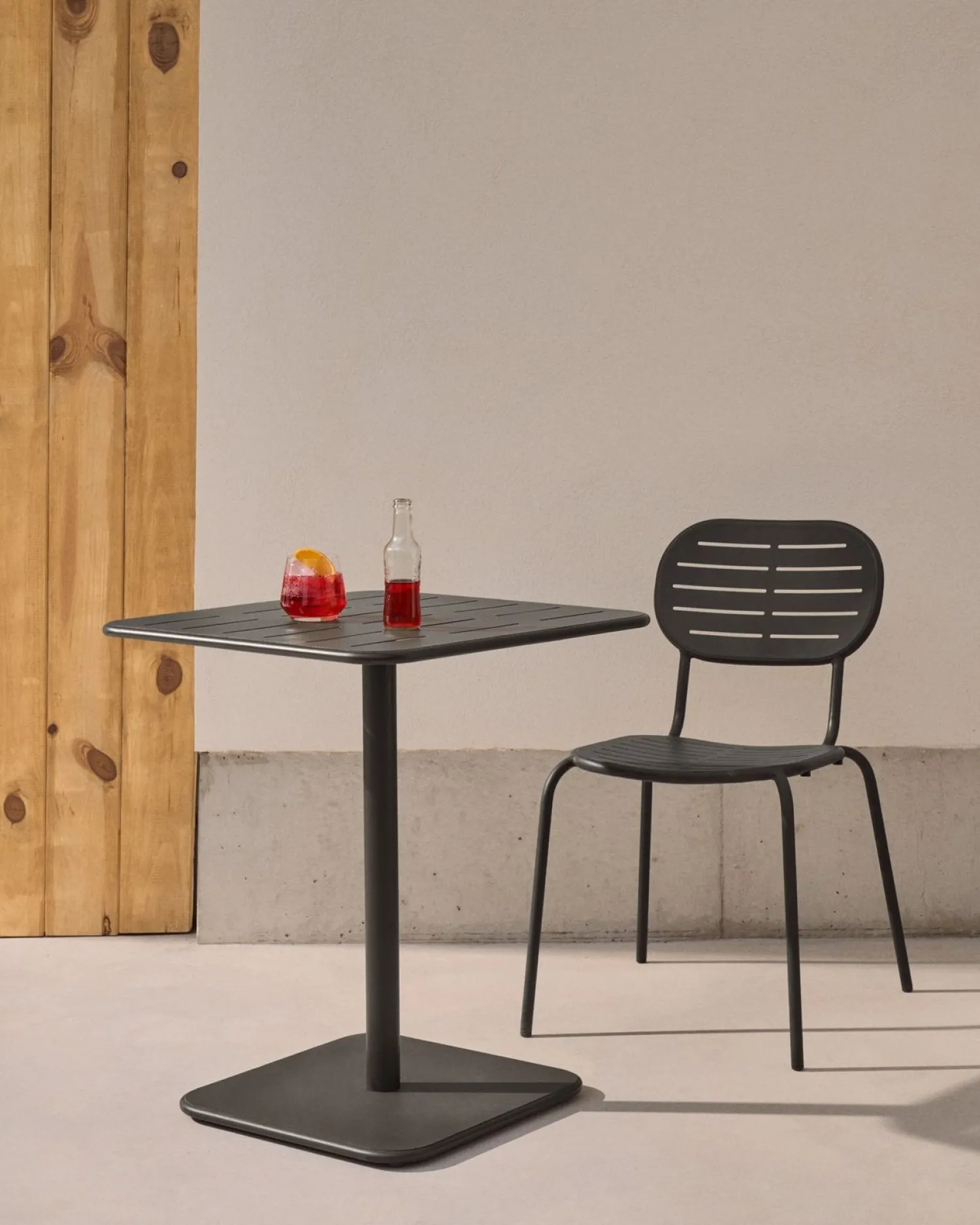 Tuintafels-Kave Home Brai Outdoor Bistrotafel Donkergrijs
