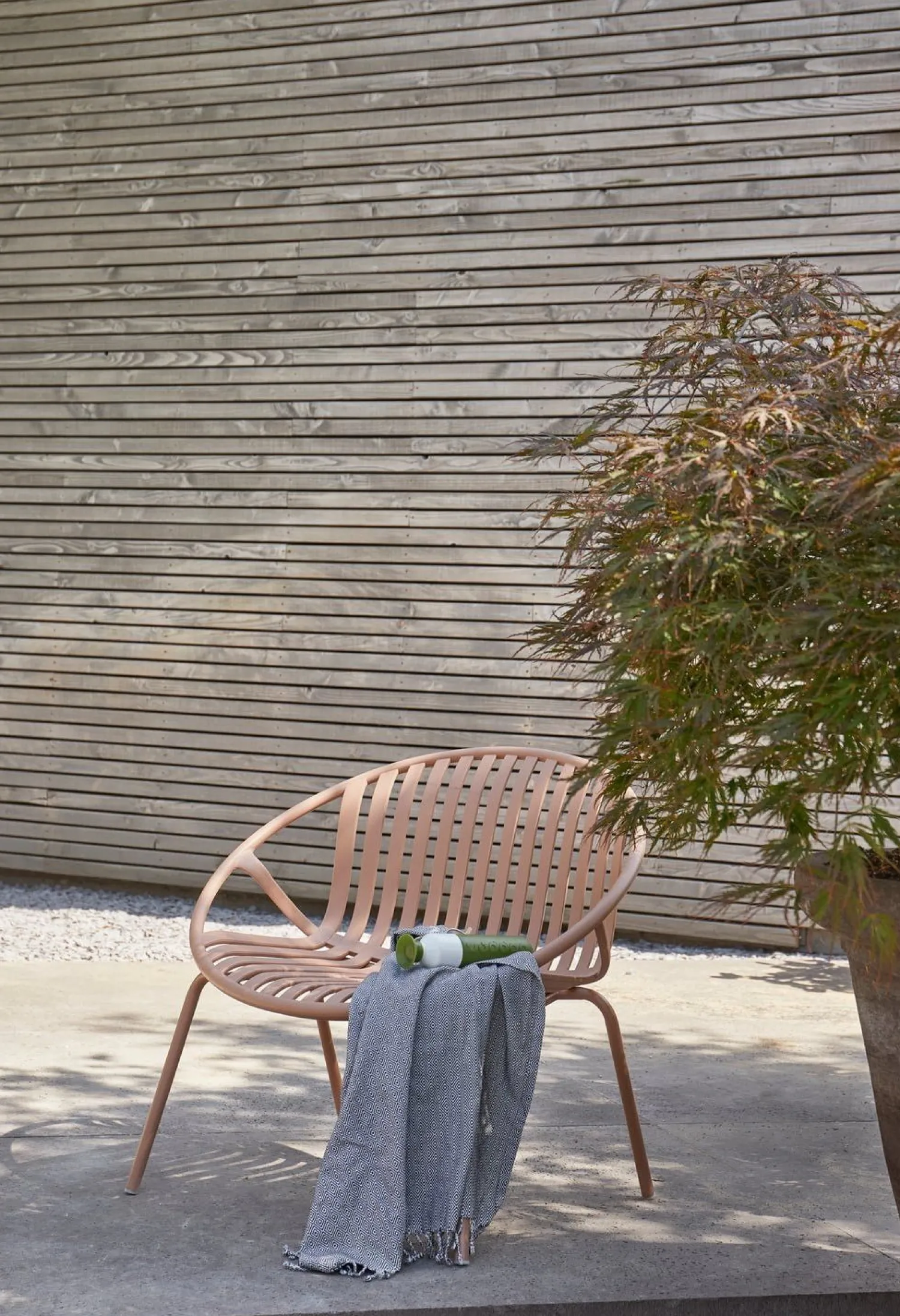 Tuinstoelen-WOOOD Bruce Tuin Loungestoel Salmon Pink