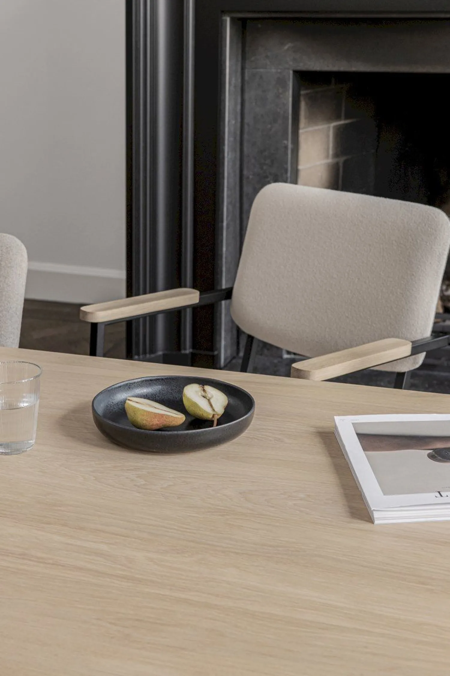 Houten Eettafels|Rechthoekige Eettafels-Studio HENK Butterfly Black Eettafel Naturel