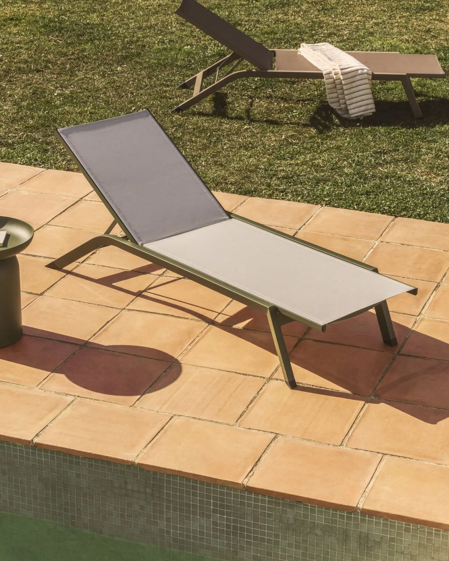 Tuinstoelen-Kave Home Capraia Ligstoel Groen, Wit