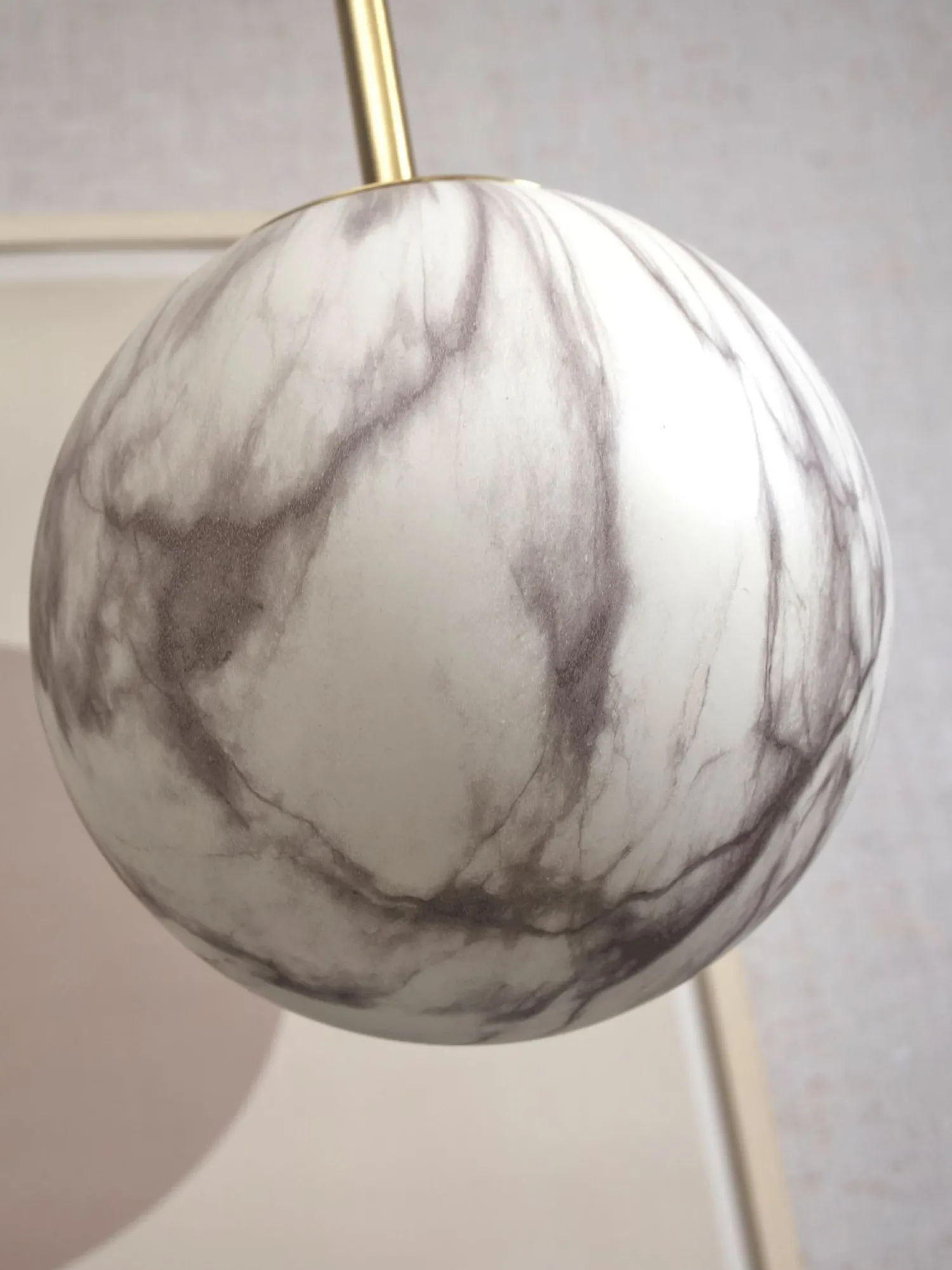 Moderne Hanglampen|Moderne Hanglampen-It's about RoMi Carrara Bol Hanglamp White marble, Gold