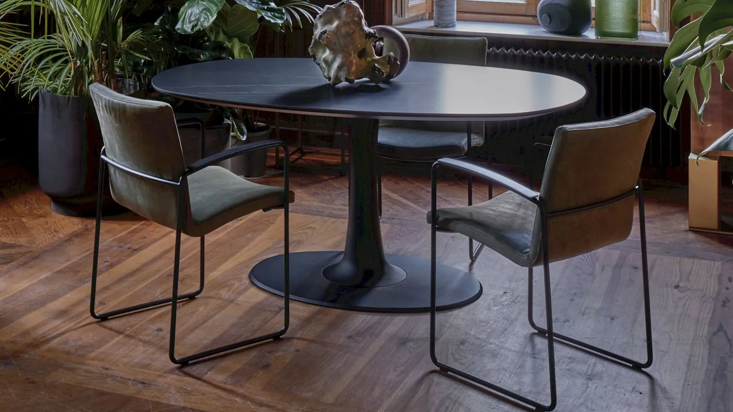 Ronde Eettafels-Leolux Columna Eettafel Zwart