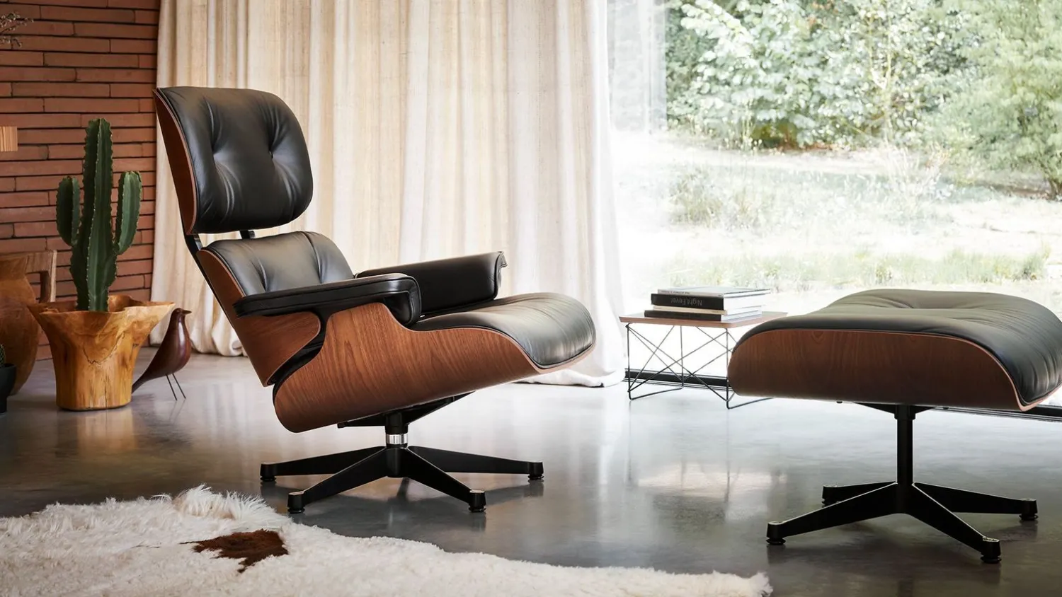 Leren Fauteuils|Draaifauteuils-Vitra Eames Lounge Chair & Hocker Zwart