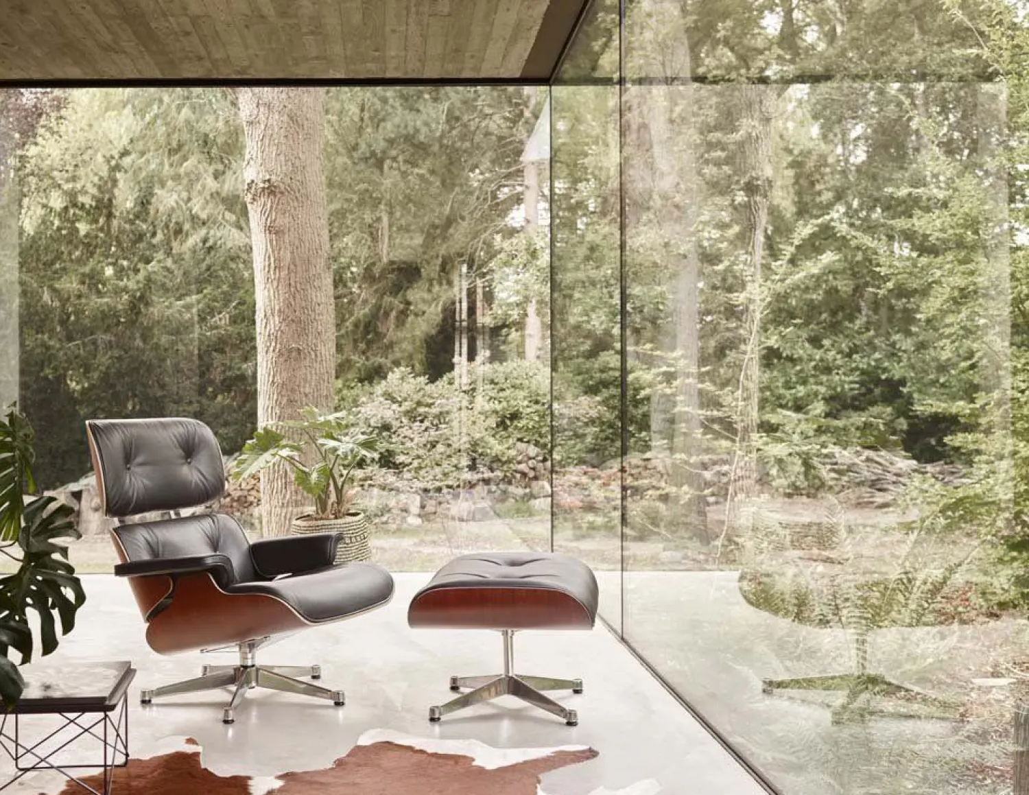 Leren Fauteuils|Draaifauteuils-Vitra Eames Lounge Chair & Hocker Zwart