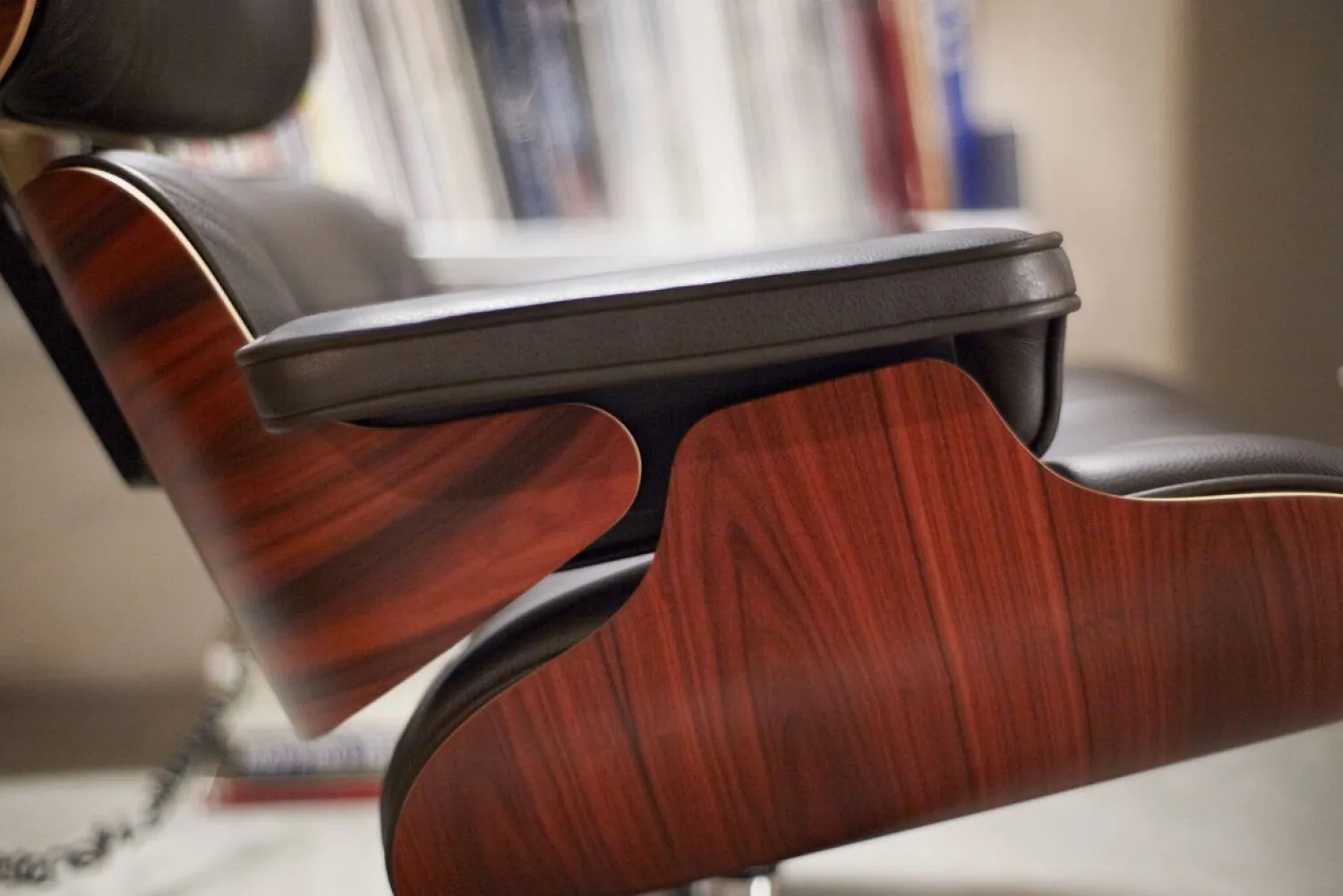 Leren Fauteuils|Draaifauteuils-Vitra Eames Lounge Chair & Hocker Zwart