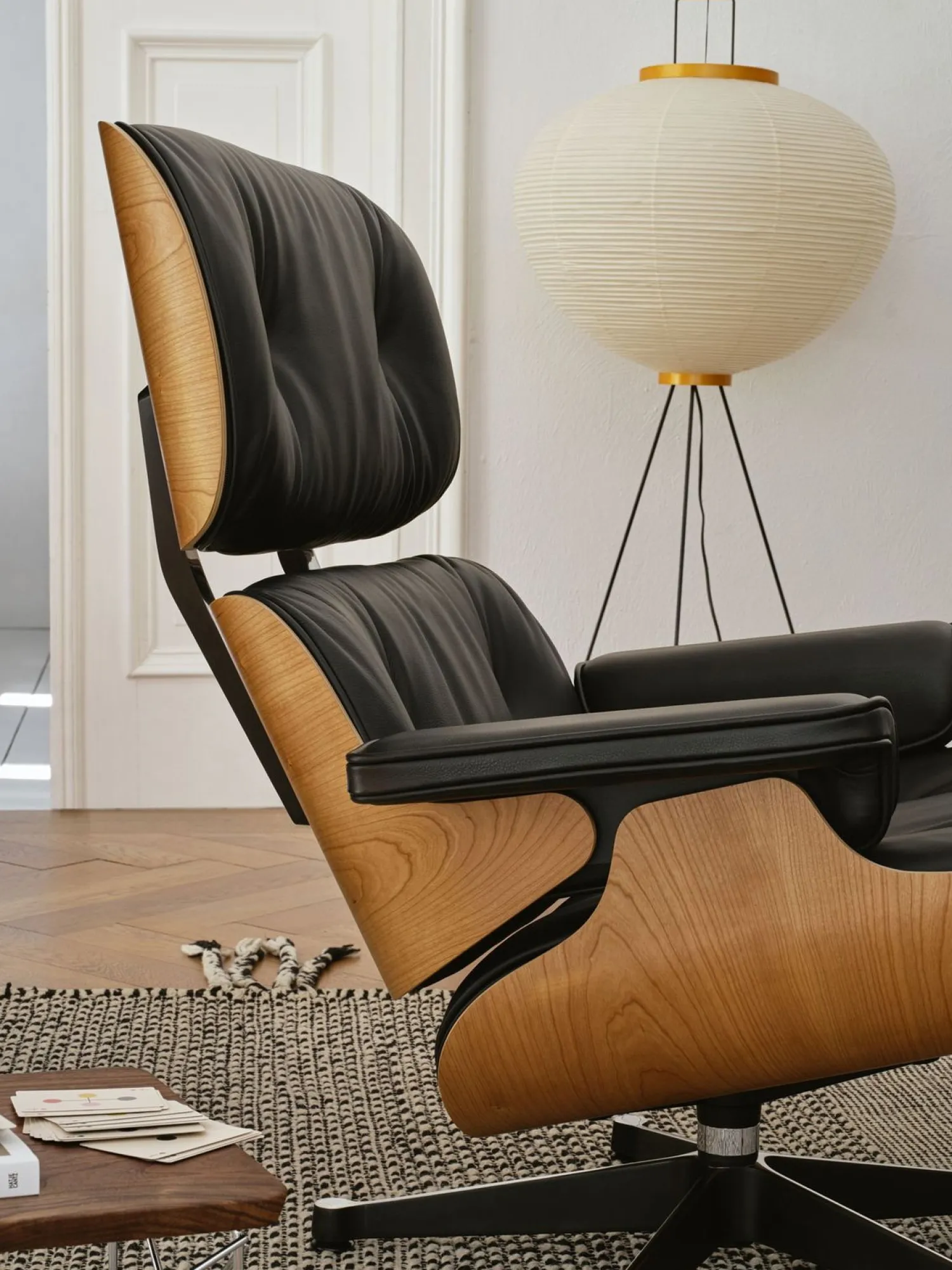 Relaxfauteuils|Leren Fauteuils-Vitra Eames Lounge Chair & Hocker Nero, Naturel