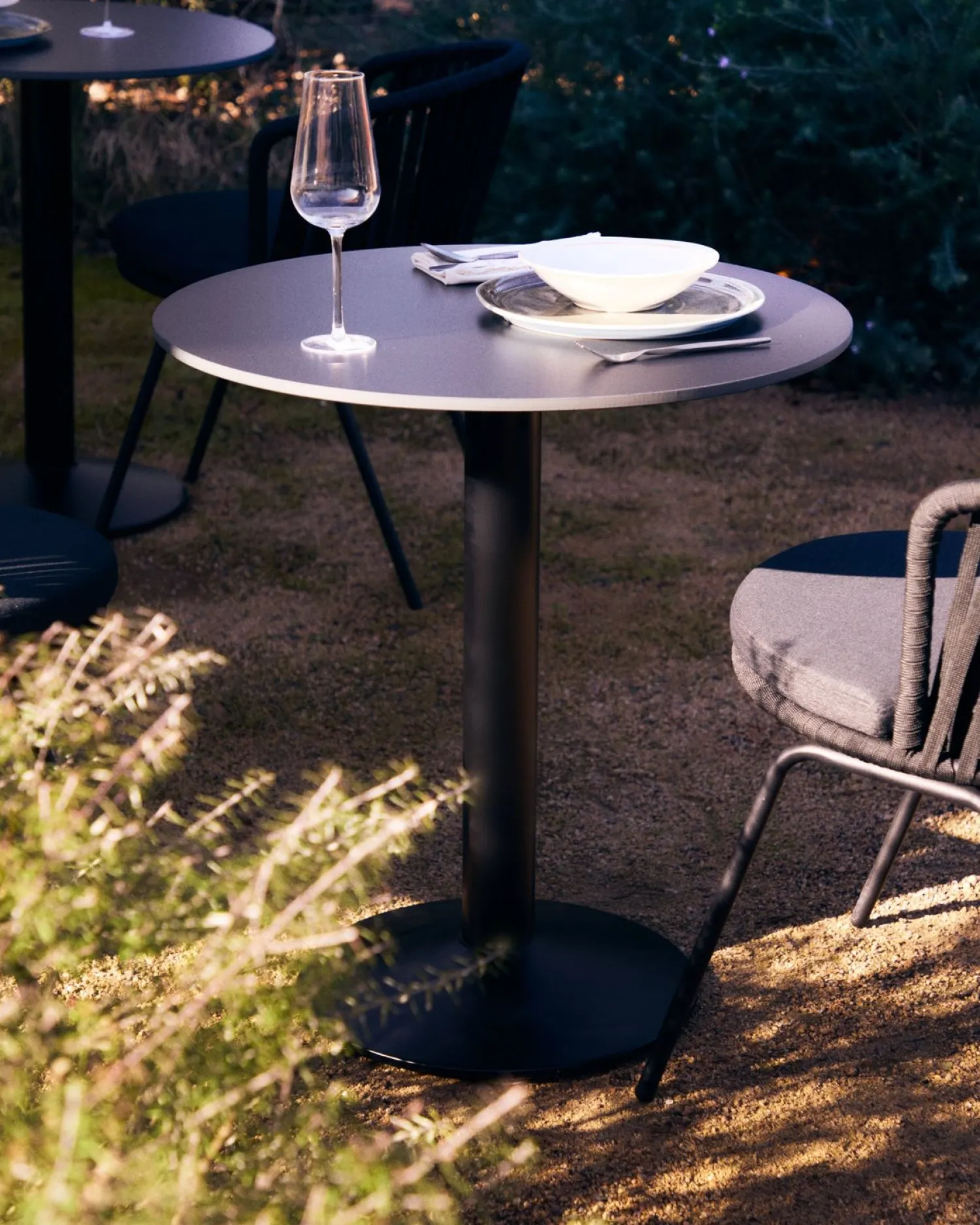 Tuintafels-Kave Home Esilda Outdoor Bistrotafel Zwart