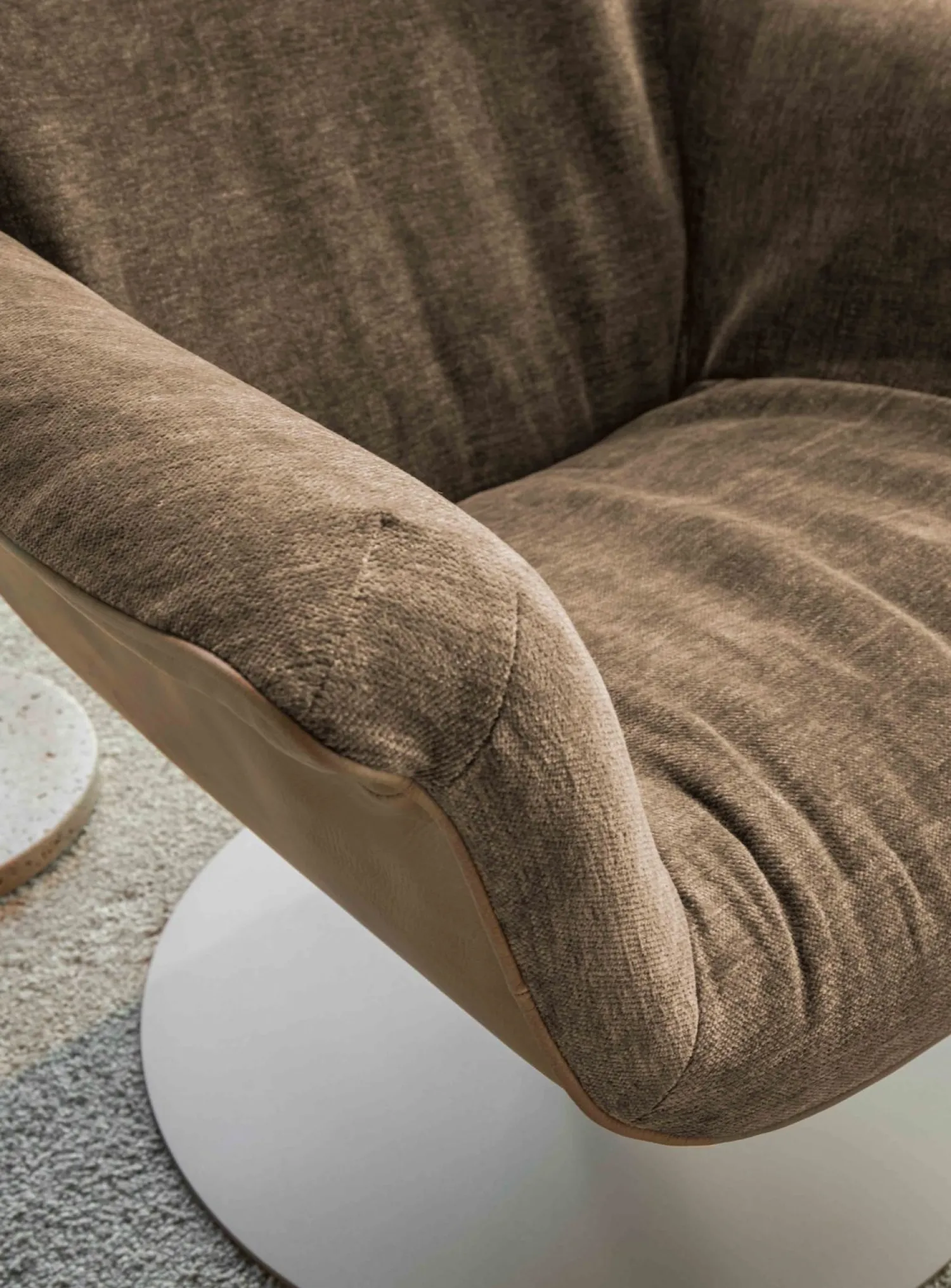 Leren Fauteuils|Design Fauteuils-LABEL Vandenberg First Lady Fauteuil Stone, Shitake