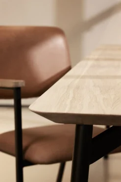 Houten Eettafels|Rechthoekige Eettafels-Studio HENK Flyta Eettafel Naturel
