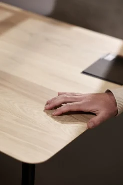 Houten Eettafels|Rechthoekige Eettafels-Studio HENK Flyta Eettafel Naturel