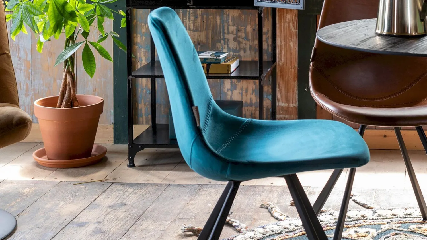 Eetkamerstoelen Zonder Armleuning|Kuipstoelen-Dutchbone Franky Velvet Eetkamerstoel Petrol