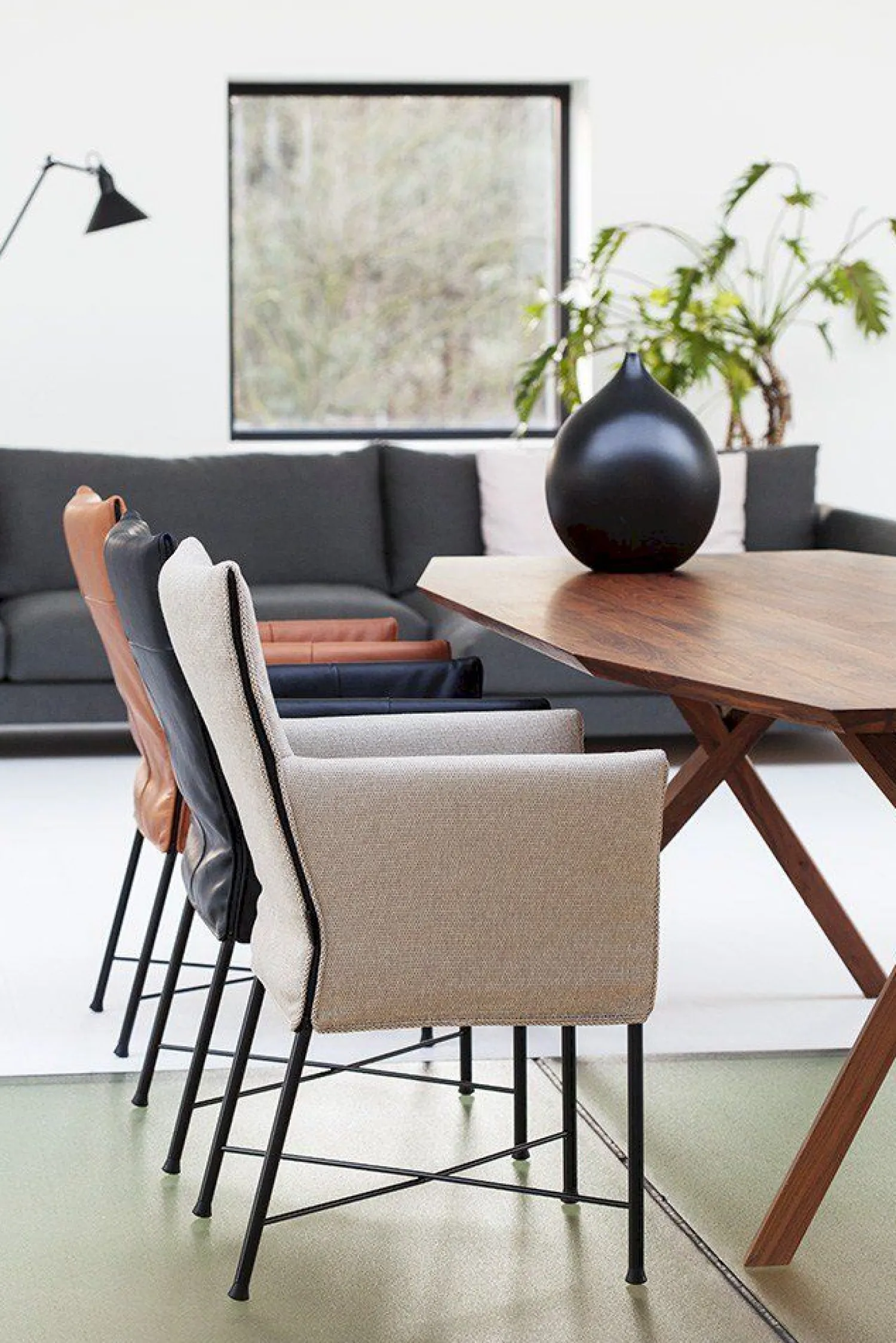 Eetkamerstoelen Met Armleuning-Montis Geraldine Eetkamerstoel Beige
