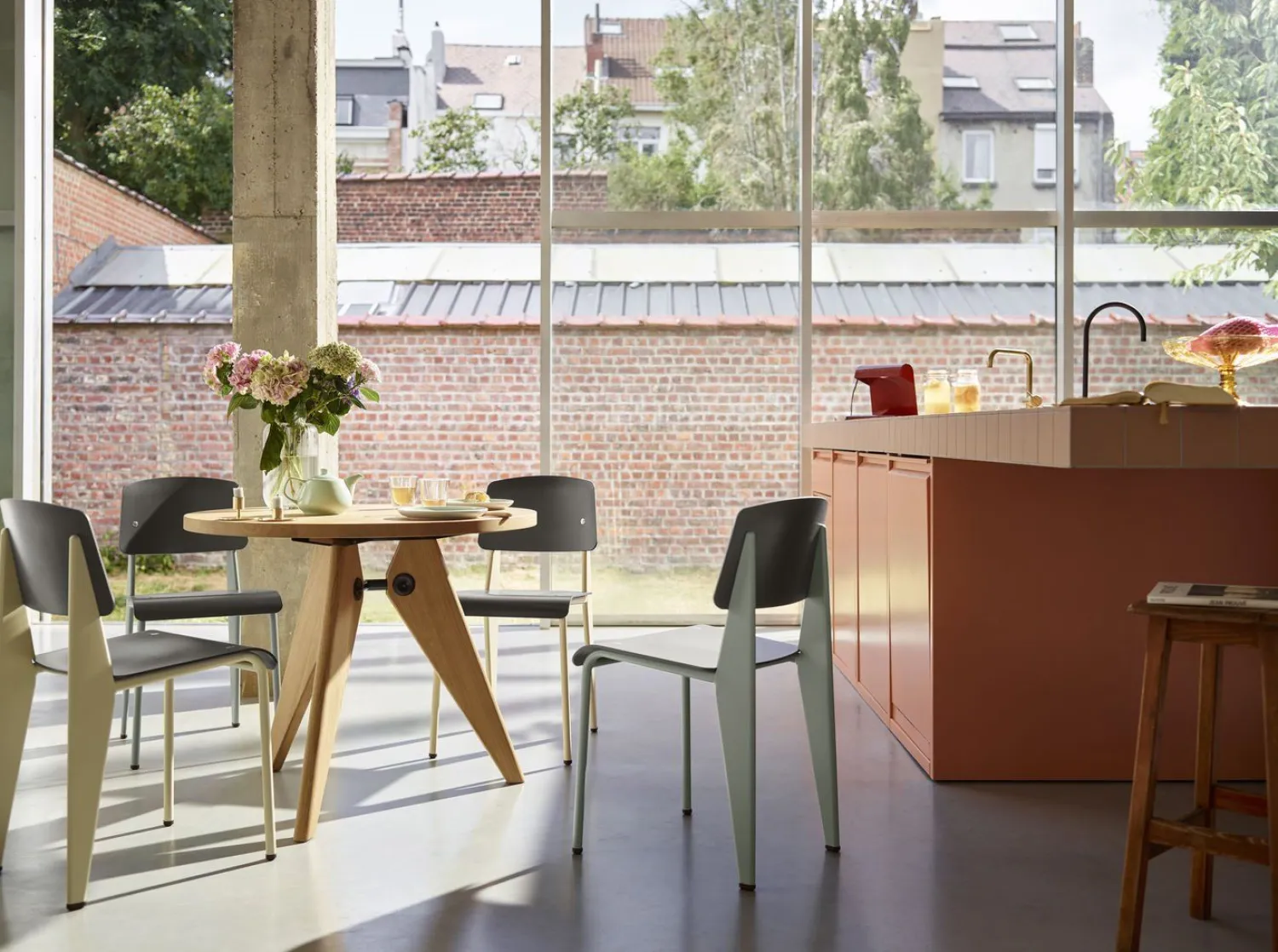 Houten Eettafels|Ronde Eettafels-Vitra Gueridon Eettafel Naturel