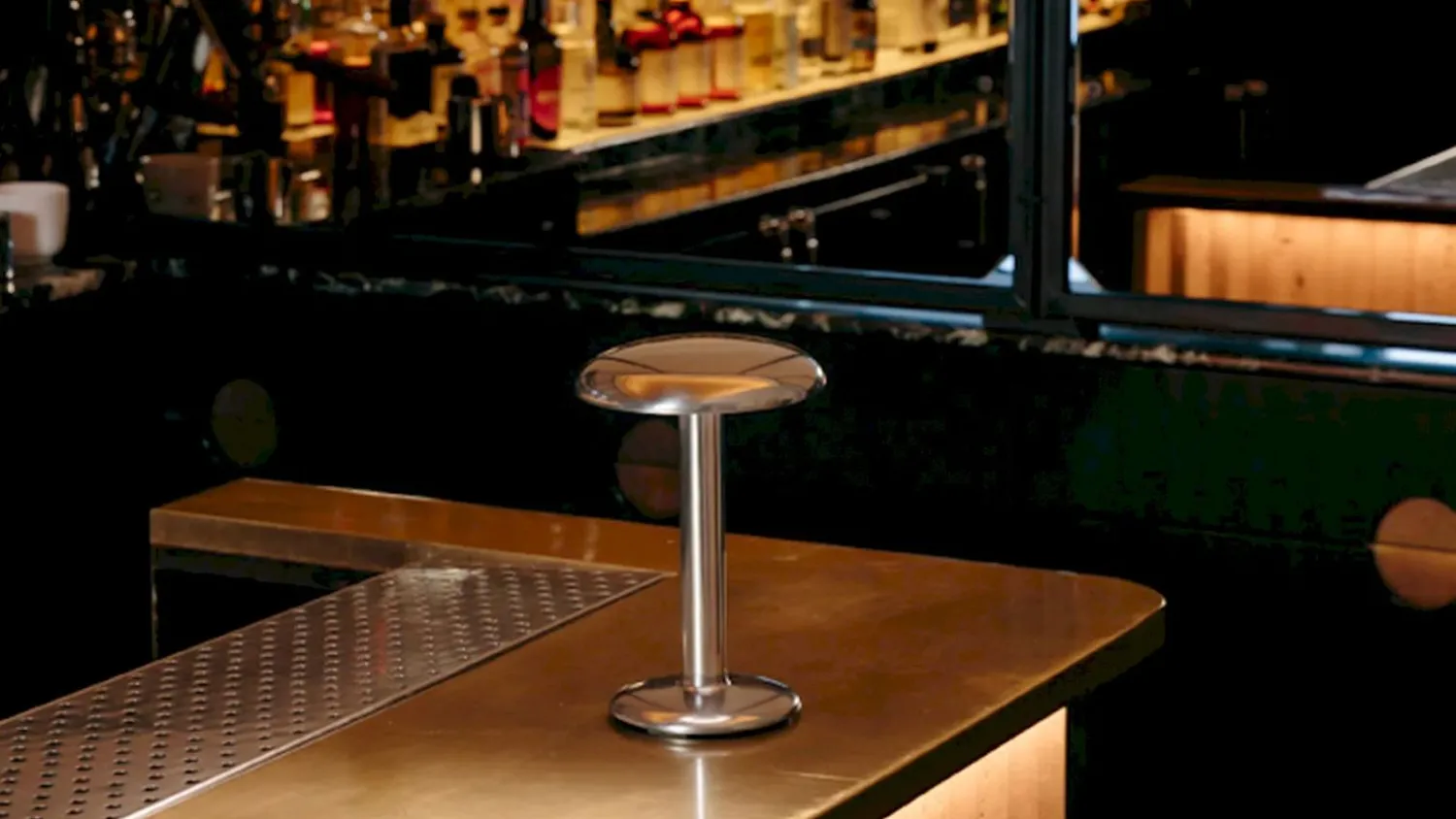 Snoerloze Tafellampen|Tafellampen-Flos Gustave Tafellamp Polished Silver