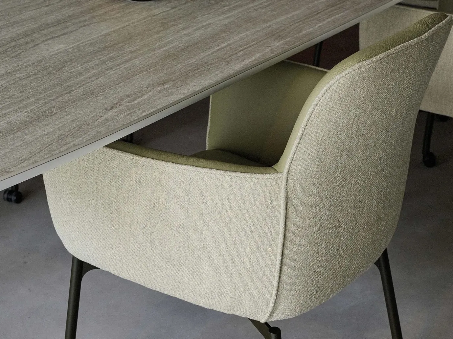 Design Stoelen|Eetkamerstoelen Met Armleuning-Leolux Gyon Eetkamerstoel