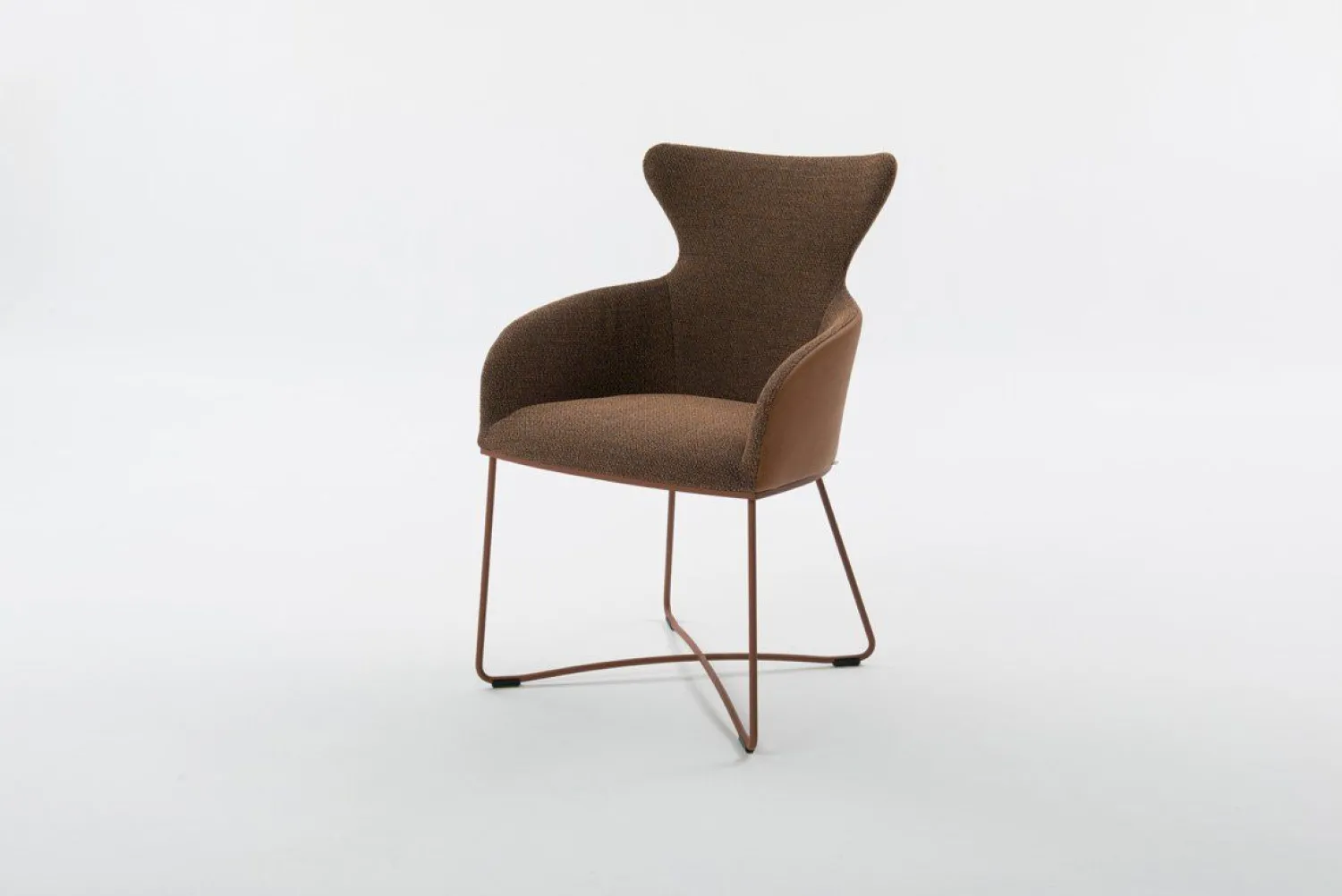 Design Stoelen|Draaibare Eetkamerstoelen-Bert Plantagie Iuno Armstoel Kurkuma