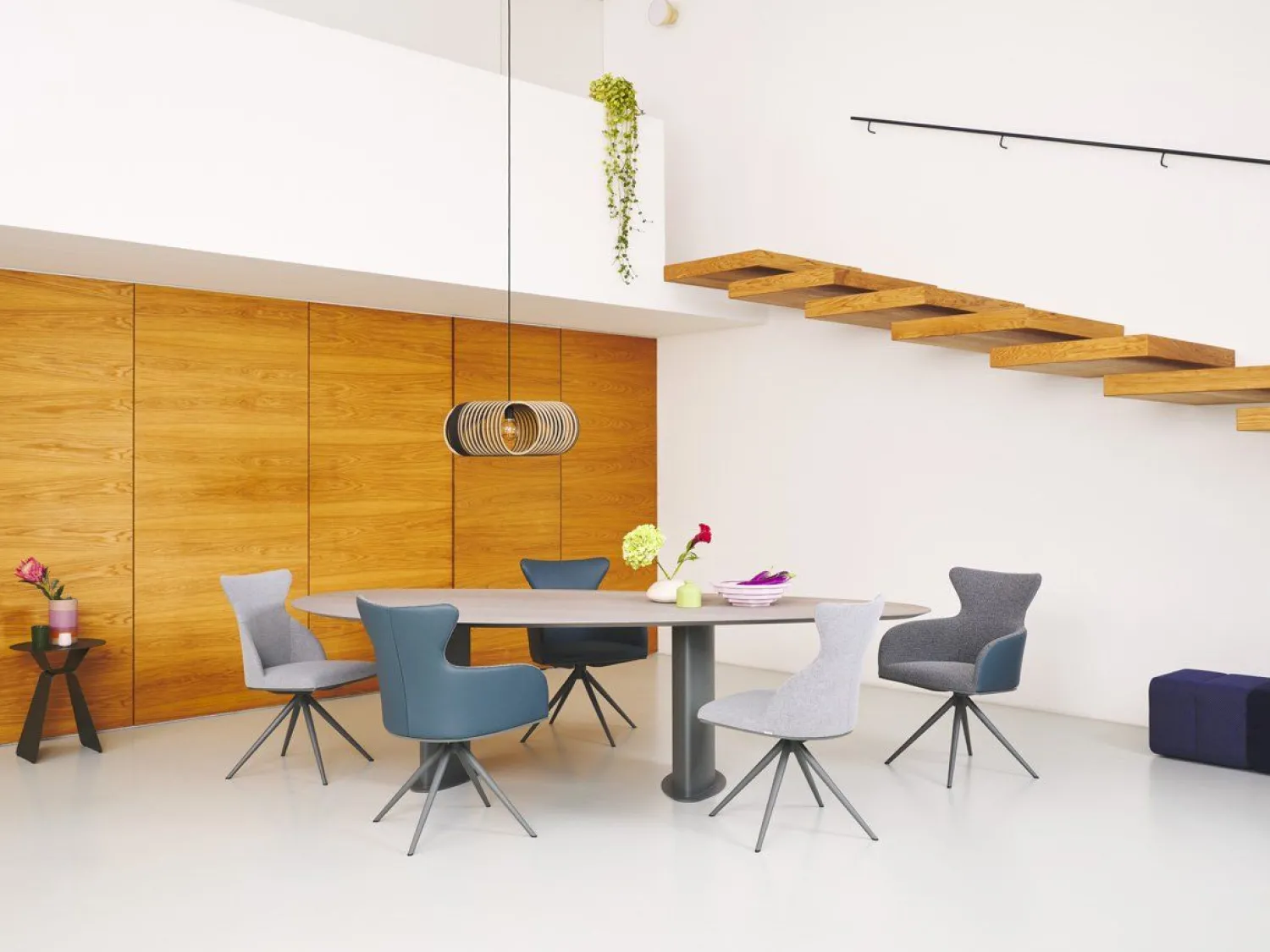 Design Stoelen|Draaibare Eetkamerstoelen-Bert Plantagie Iuno Armstoel Kurkuma