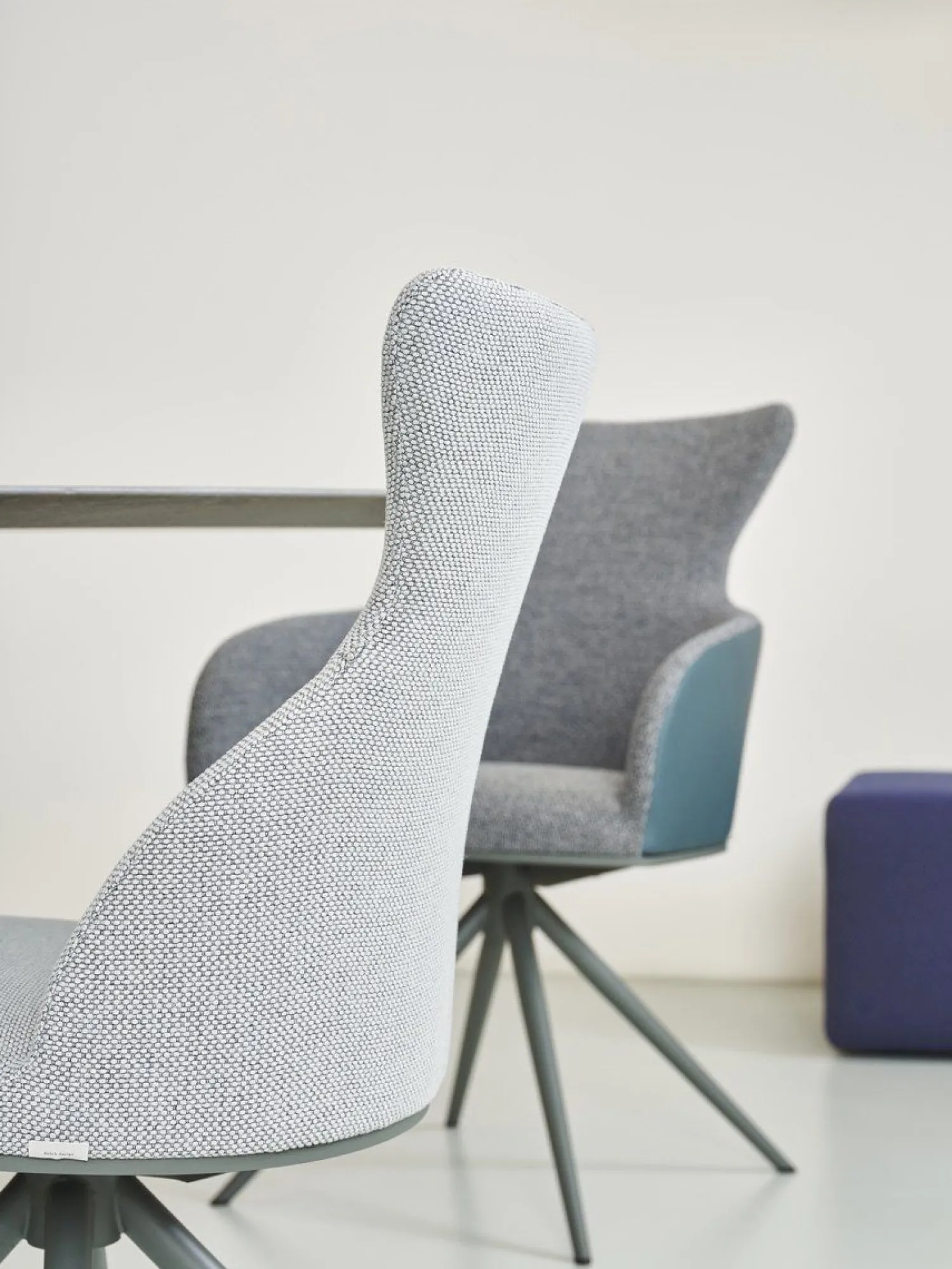Design Stoelen|Draaibare Eetkamerstoelen-Bert Plantagie Iuno Eetkamerstoel Amaretto