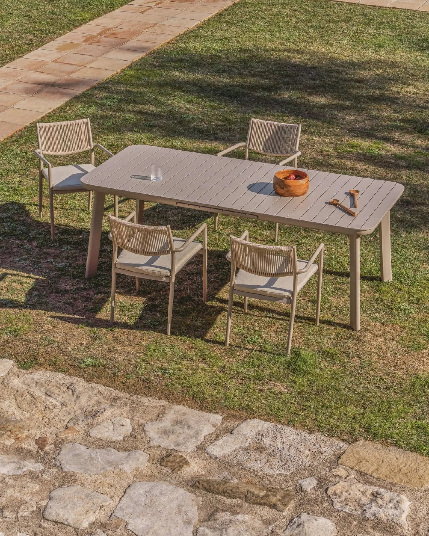 Tuintafels-Kave Home Izola Uitschuifbare Tuintafel Beige