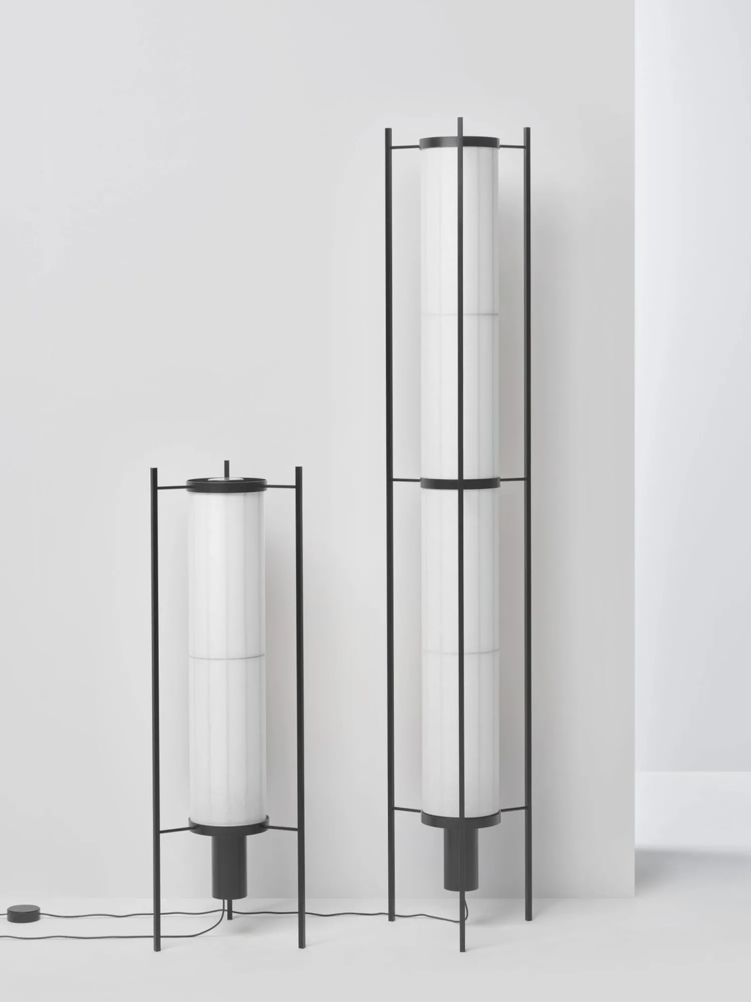 Design Vloerlampen|Vloerlampen-Pastoe K-46 Vloerlamp Wit, Zwart