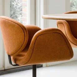 Design Stoelen|Eetkamerstoelen Met Armleuning-Artifort Little Tulip Eetkamerstoel Oranje