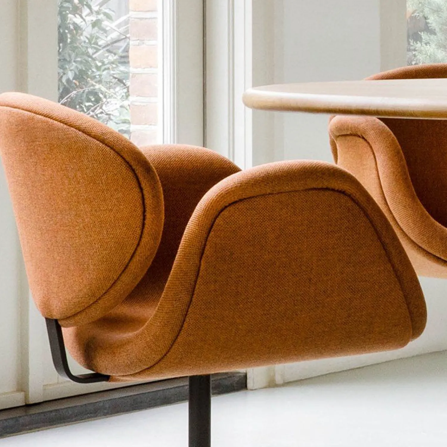 Design Stoelen|Eetkamerstoelen Met Armleuning-Artifort Little Tulip Eetkamerstoel Oranje