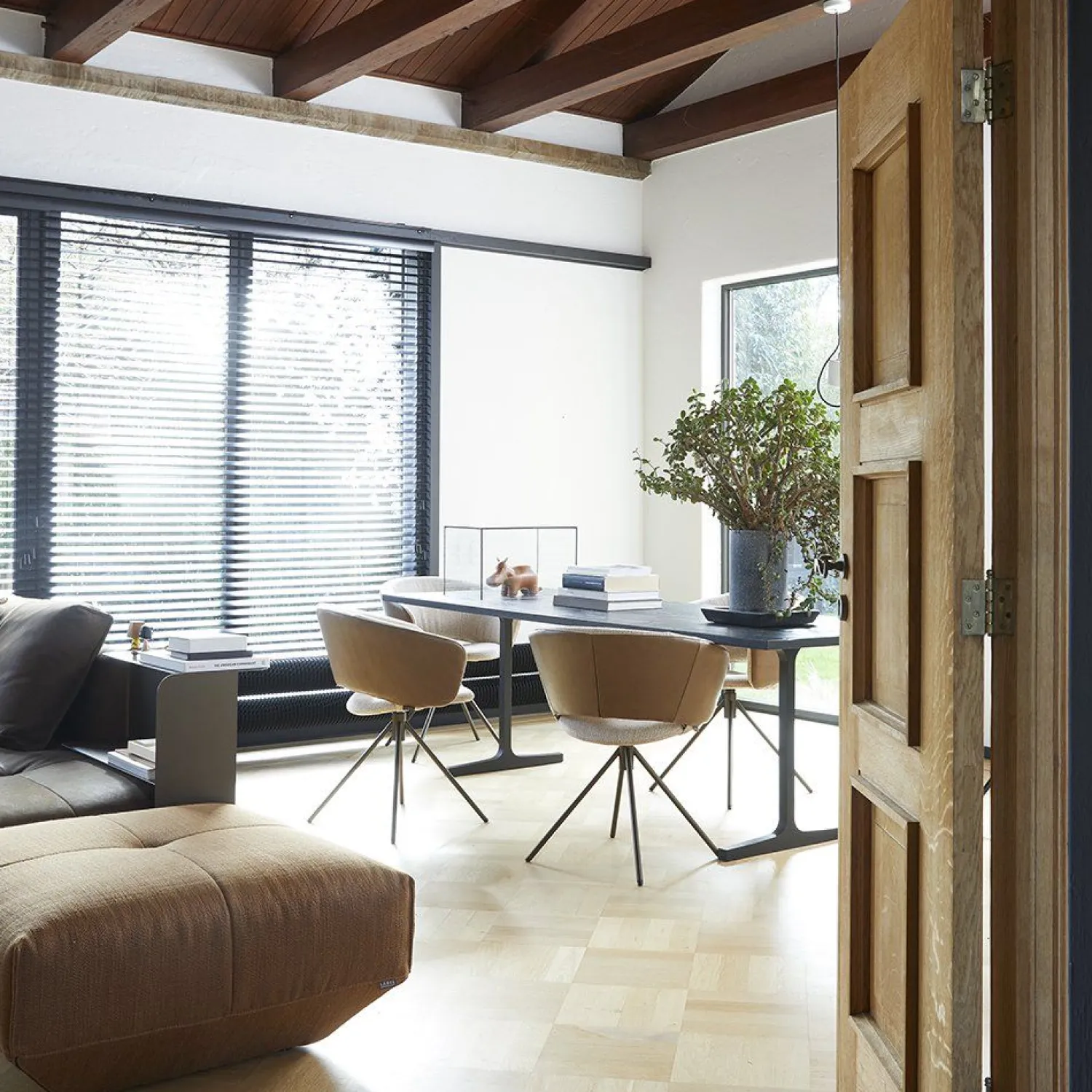 Design Stoelen|Kuipstoelen-LABEL Vandenberg Lola Eetkamerstoel Beige