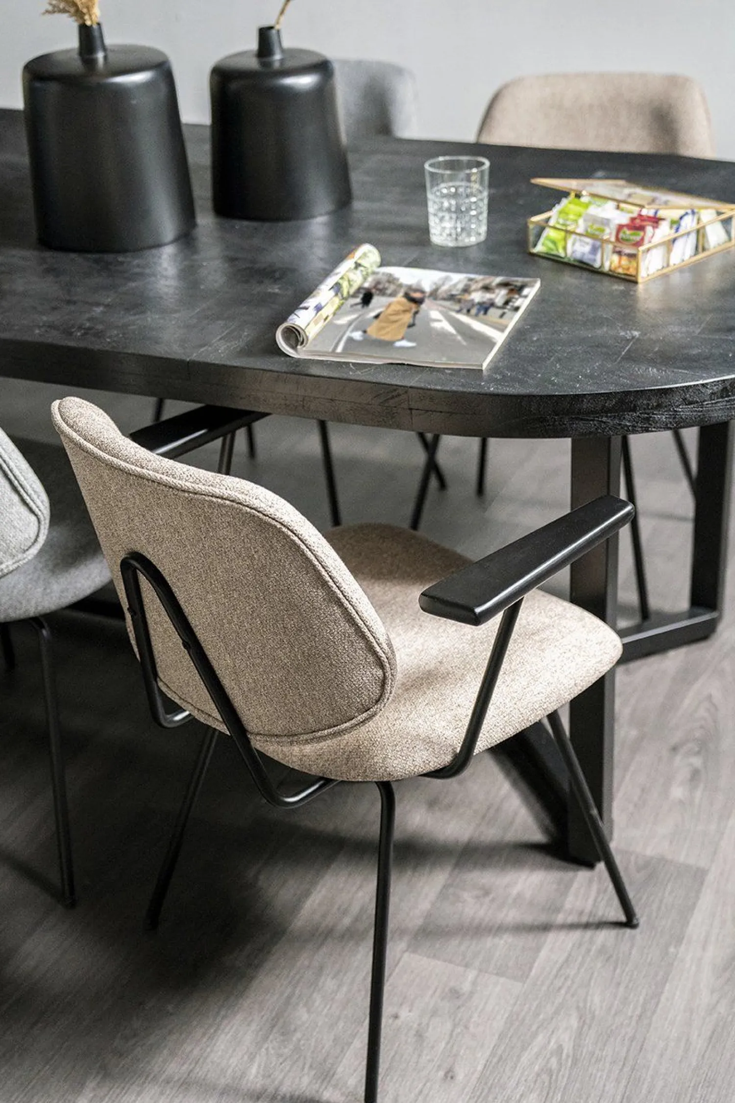 Eetkamerstoelen Met Armleuning-Eleonora Lynn Armstoel Beige