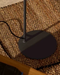 Industriële Vloerlampen|Vloerlampen-Kave Home Manie Vloerlamp Zwart