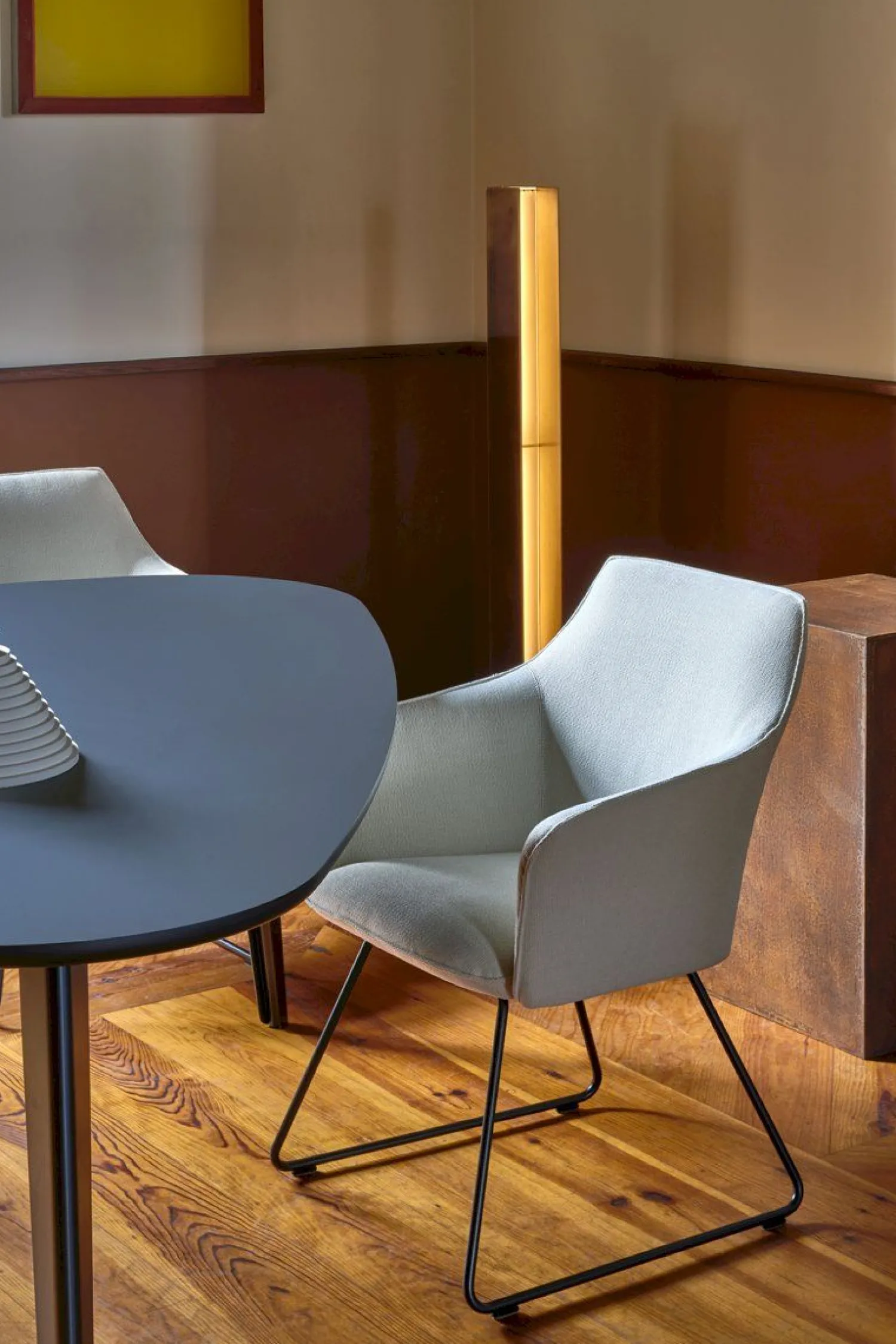 Design Stoelen|Eetkamerstoelen Met Armleuning-Leolux Mara Eetkamerstoel Blauw