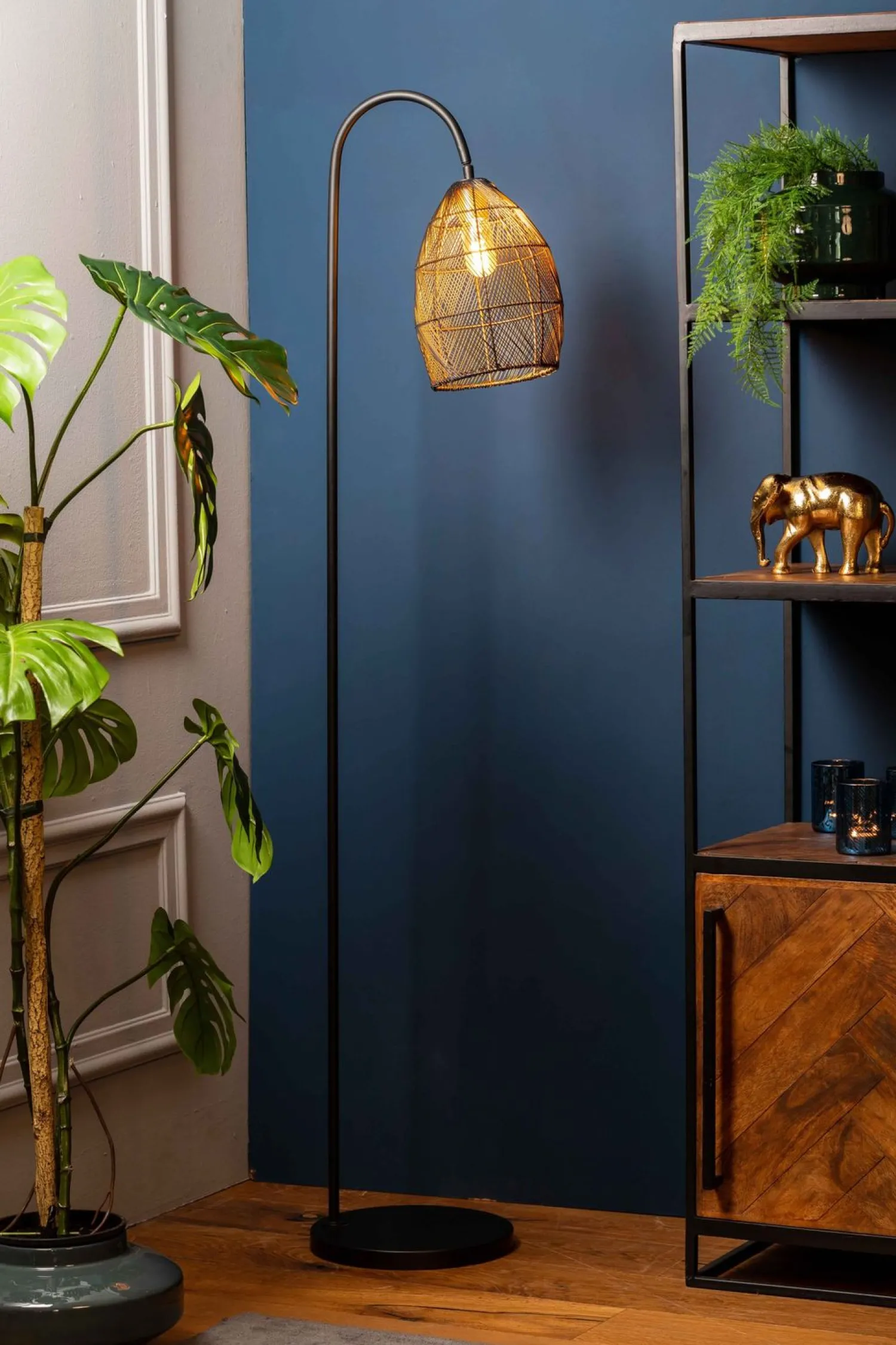 Industriële Vloerlampen|Vloerlampen-Trendhopper Medita Vloerlamp Zwart, Goud