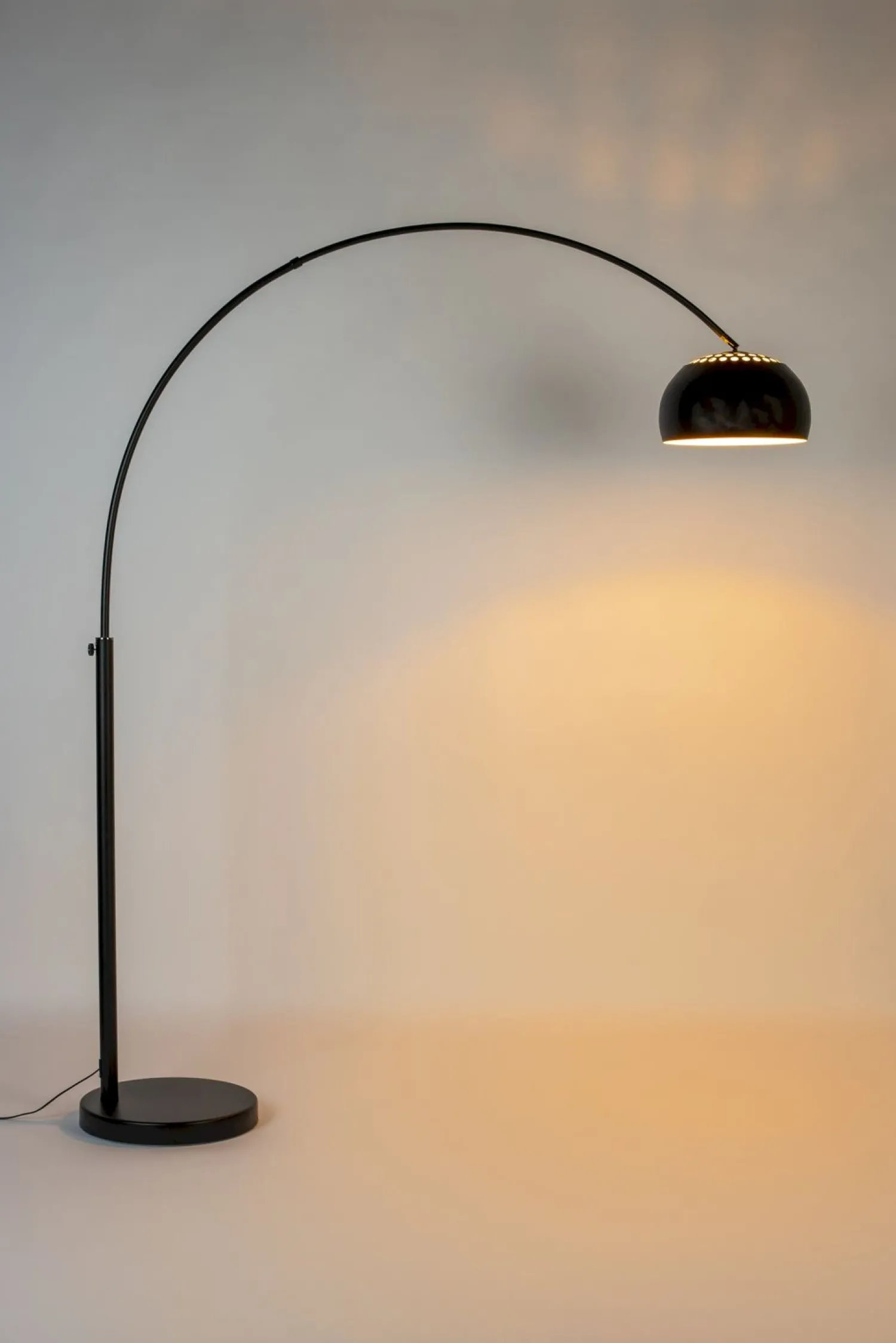 Moderne Vloerlampen|Vloerlampen-Zuiver Metal Bow Vloerlamp Black