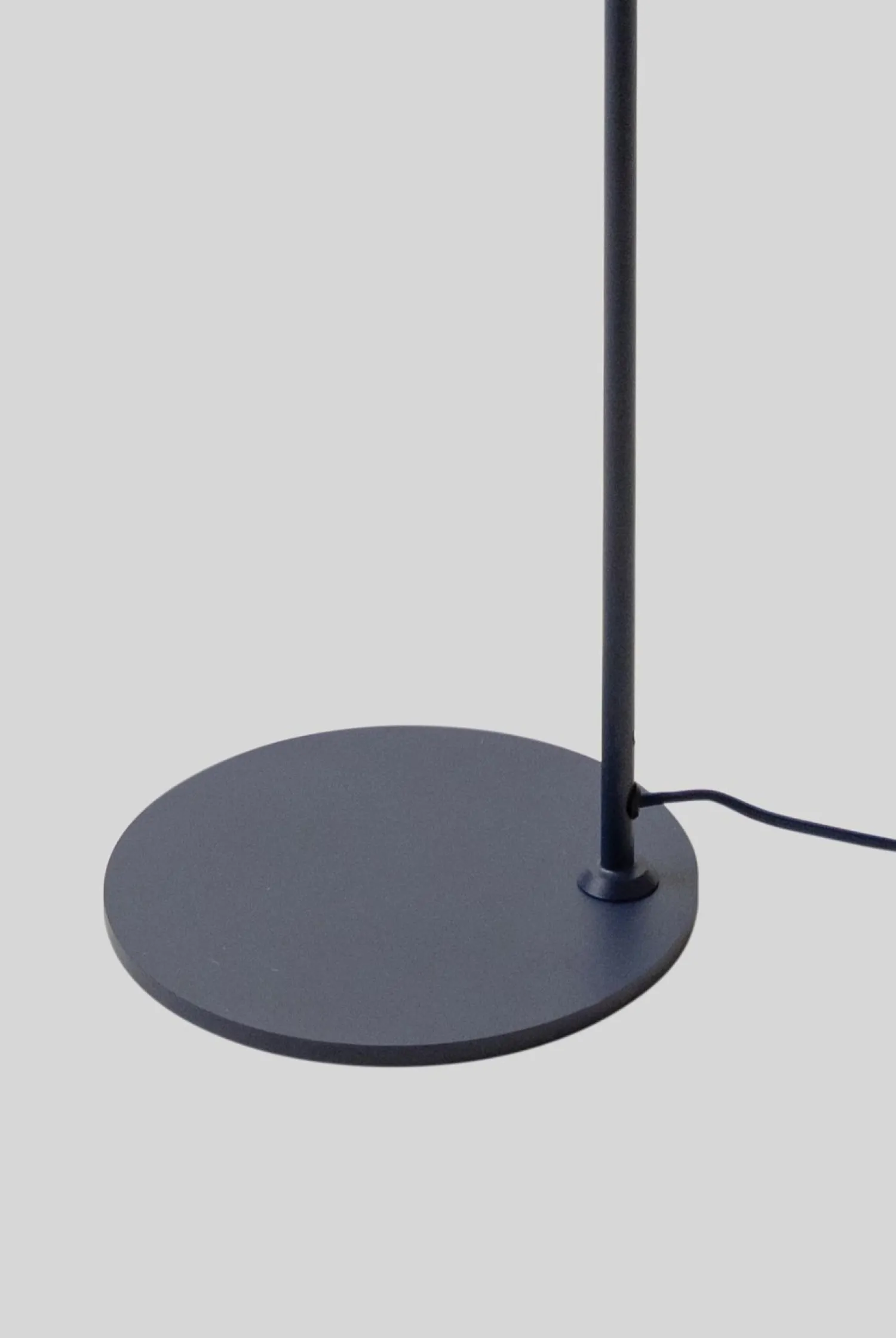 Industriële Vloerlampen|Vloerlampen-It's about RoMi Montreux Vloerlamp Dark Blue