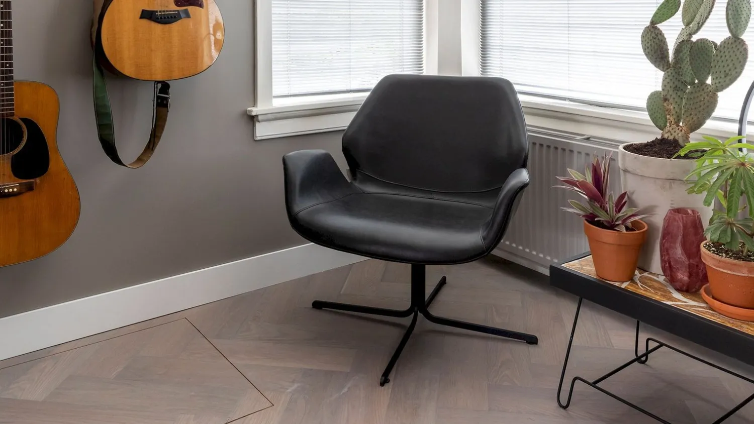 Draaifauteuils-Zuiver Nikki Fauteuil Black