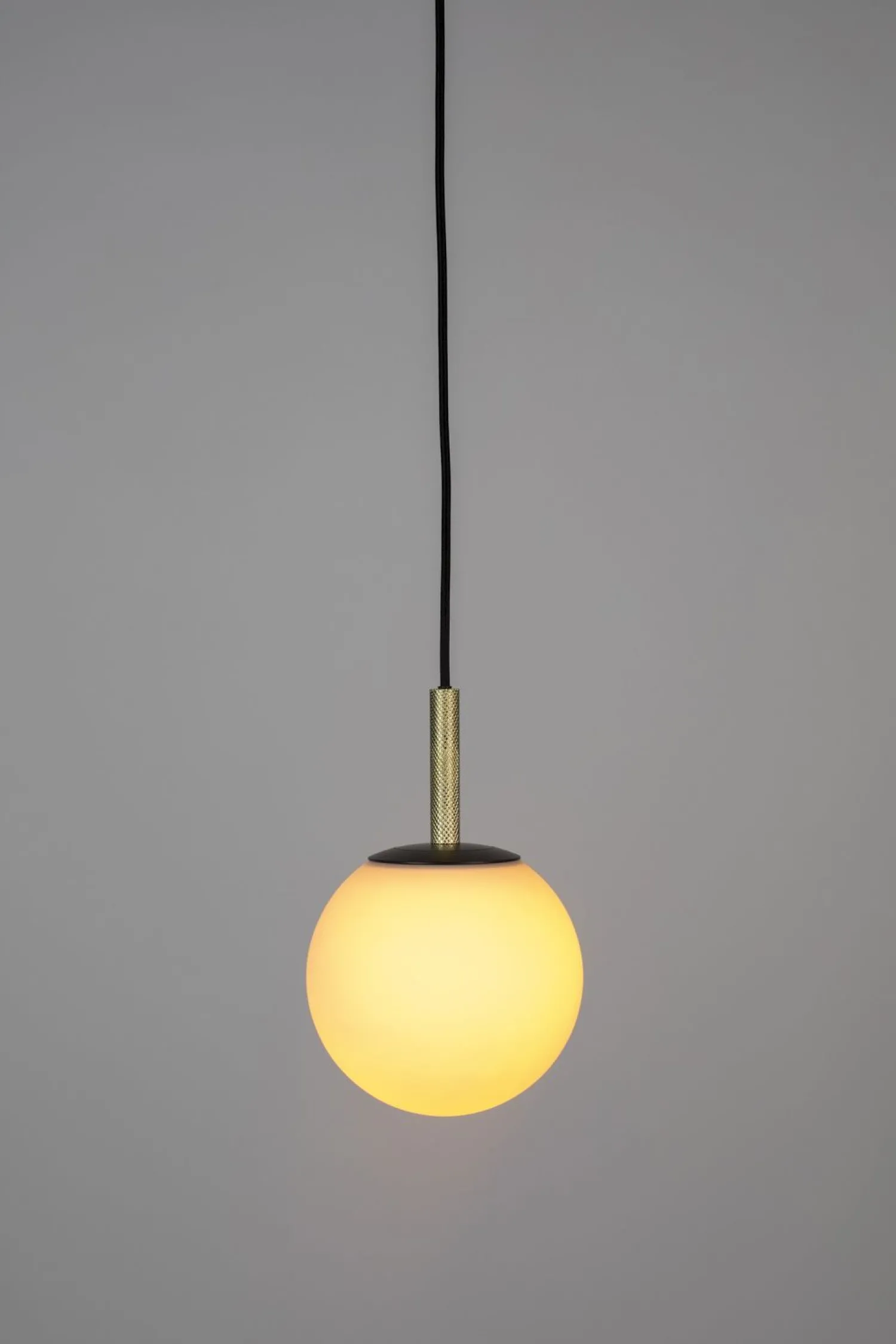 Moderne Hanglampen|Moderne Hanglampen-Zuiver Orion Hanglamp Opal, Brass, Black