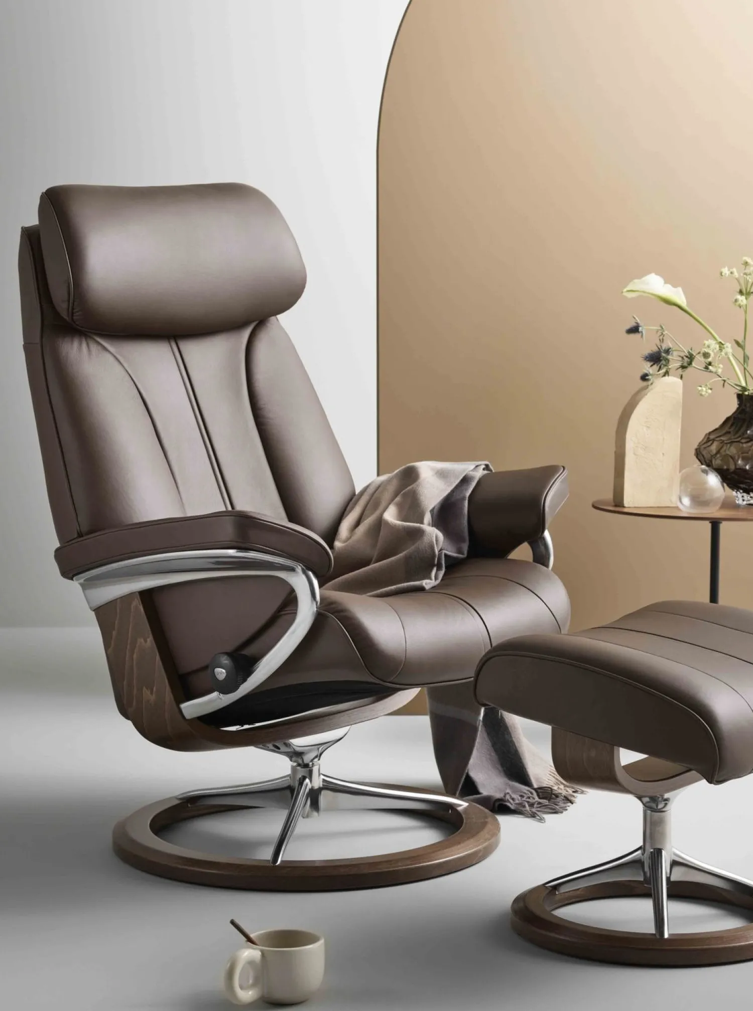Leren Fauteuils|Draaifauteuils-Stressless Paul Relaxfauteuil + Hocker Chocolate
