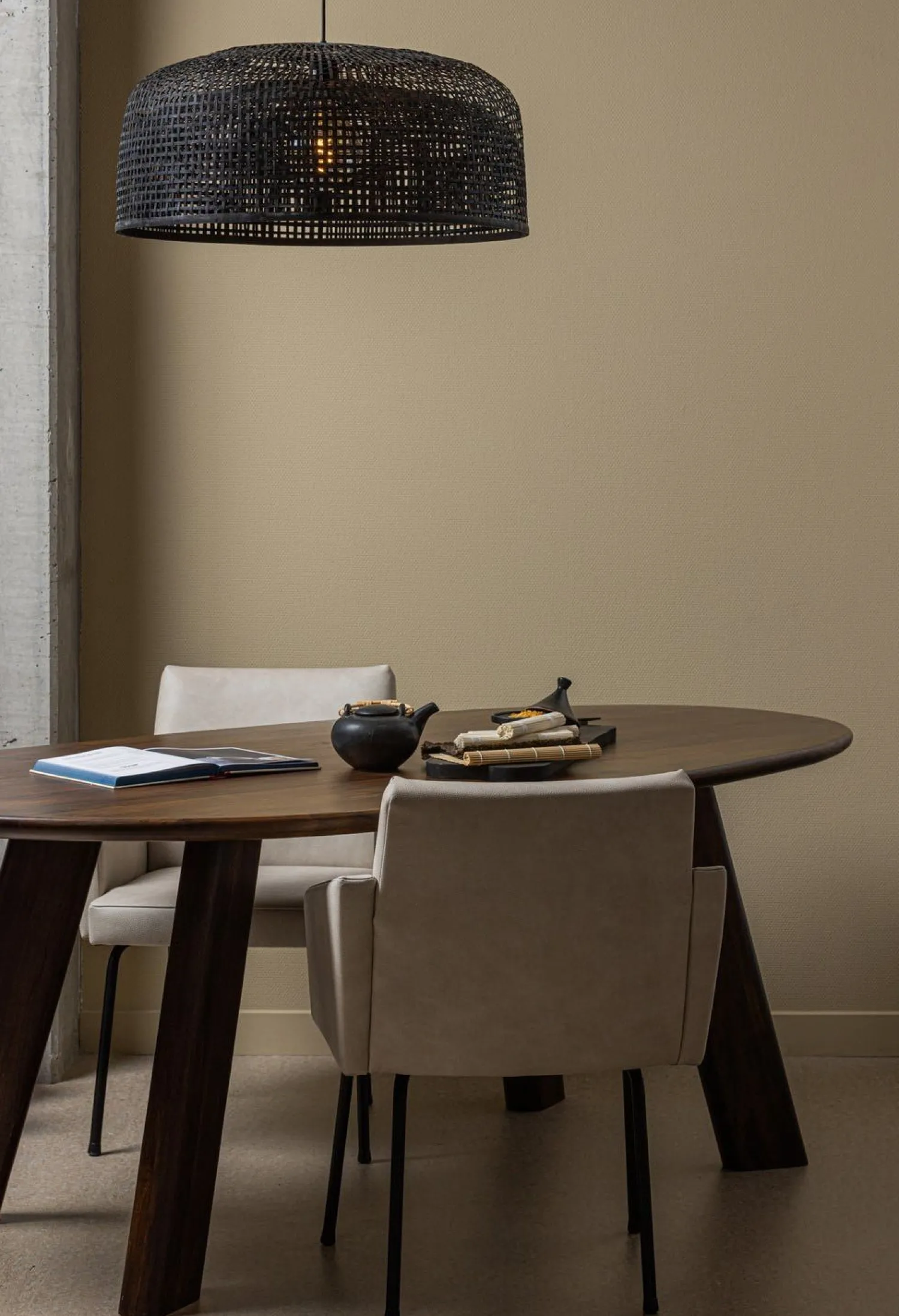 Houten Eettafels|Organische Eettafels-WOOOD Roundly Eettafel Walnut