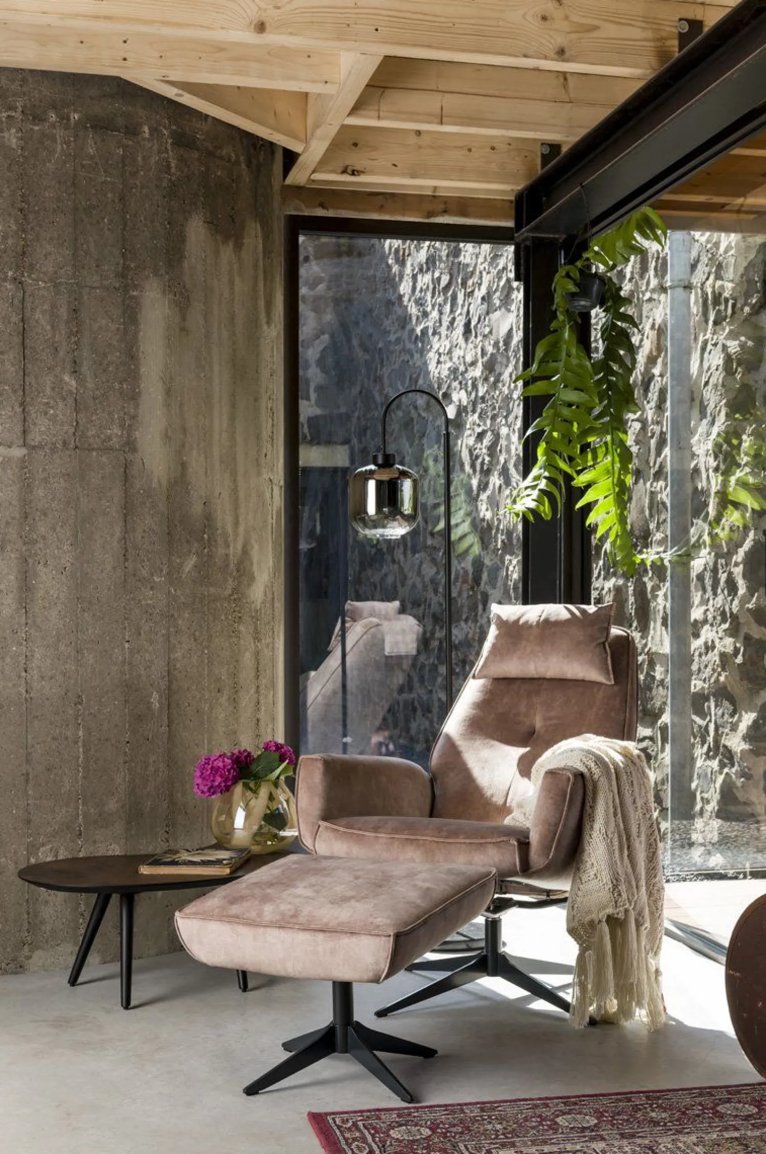 Poefjes & Krukjes-Henders en Hazel Salerno Hocker Camel
